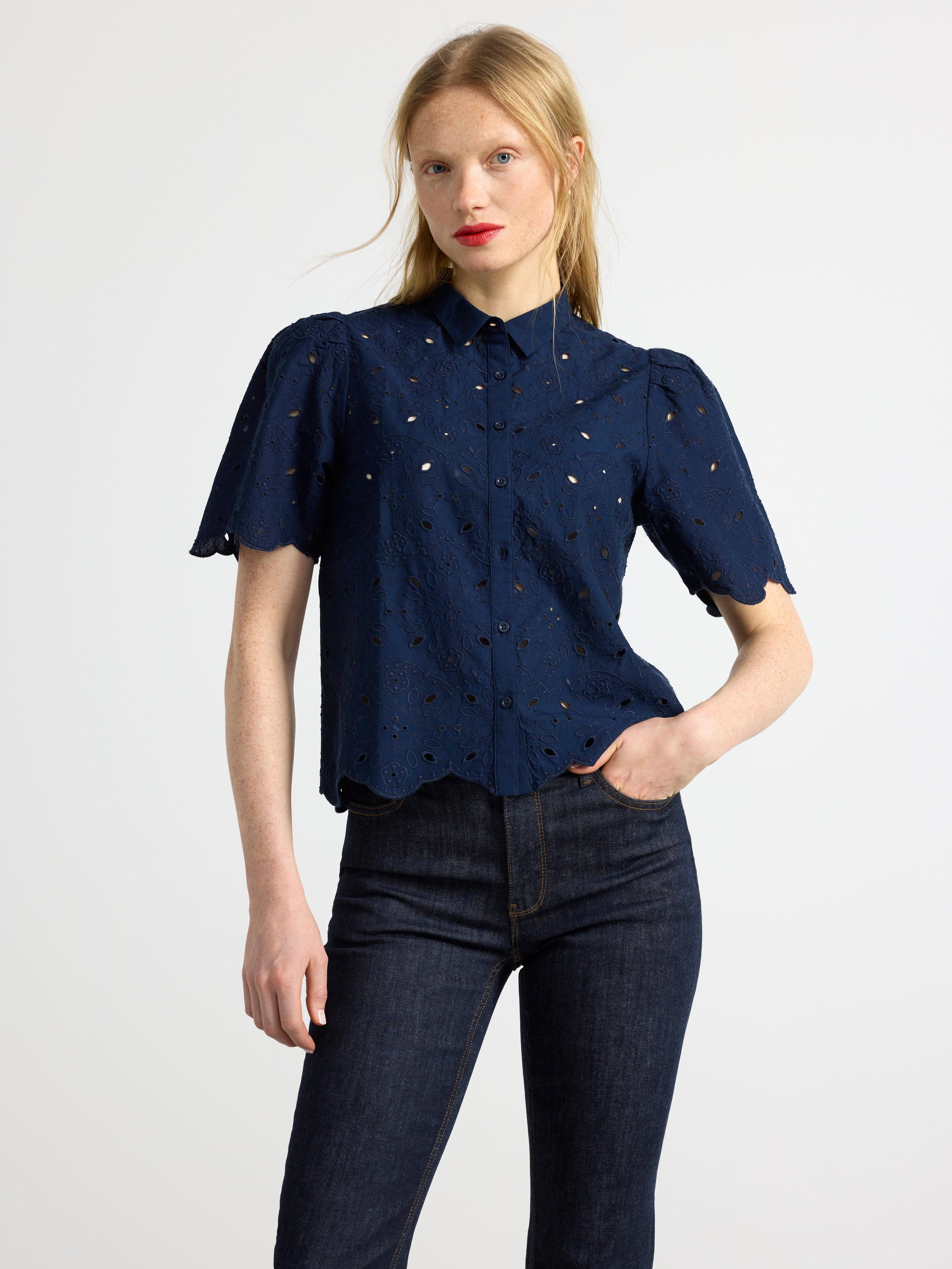 Blus med broderie anglaise