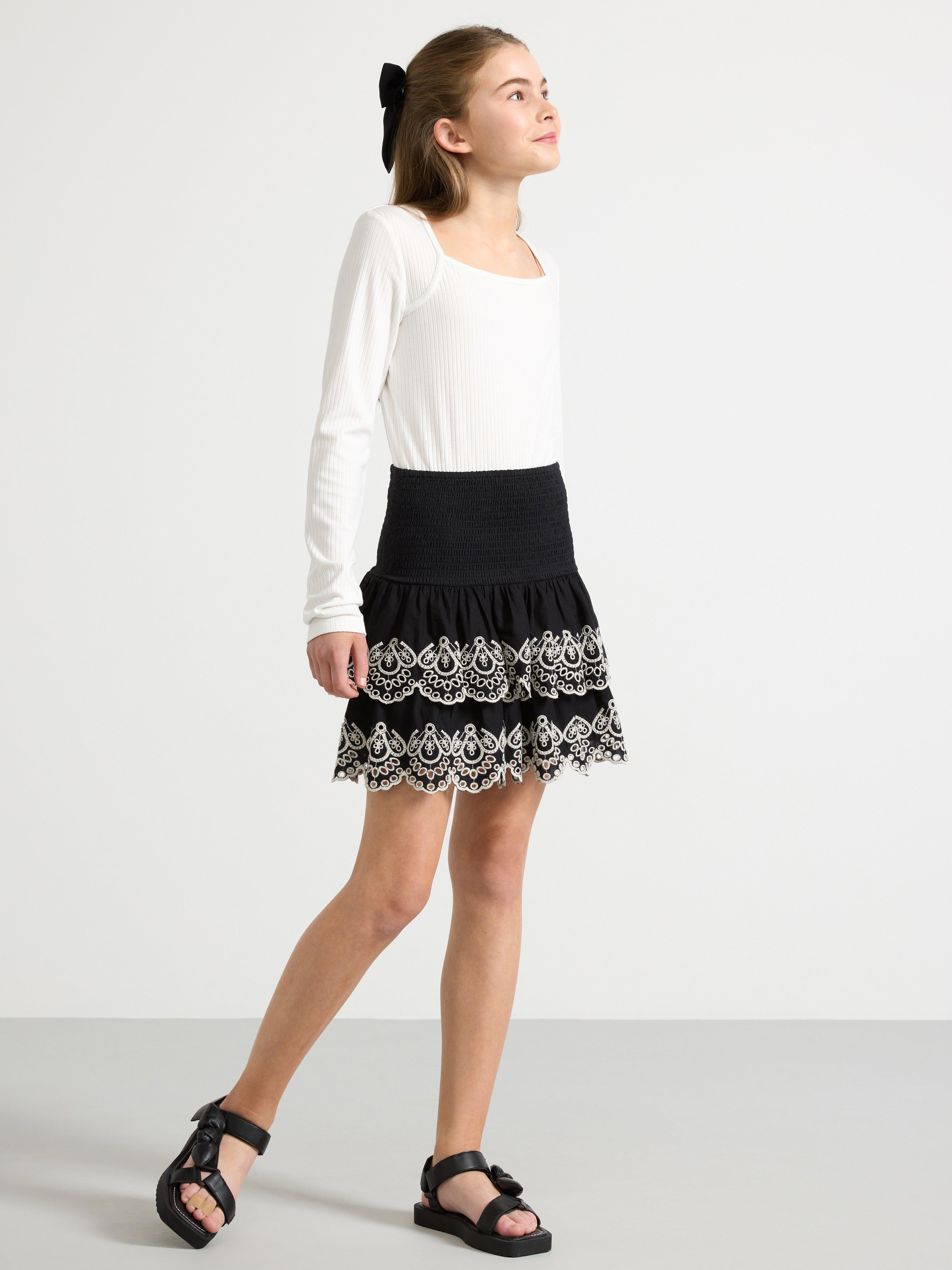 Volangkjol med broderie anglaise