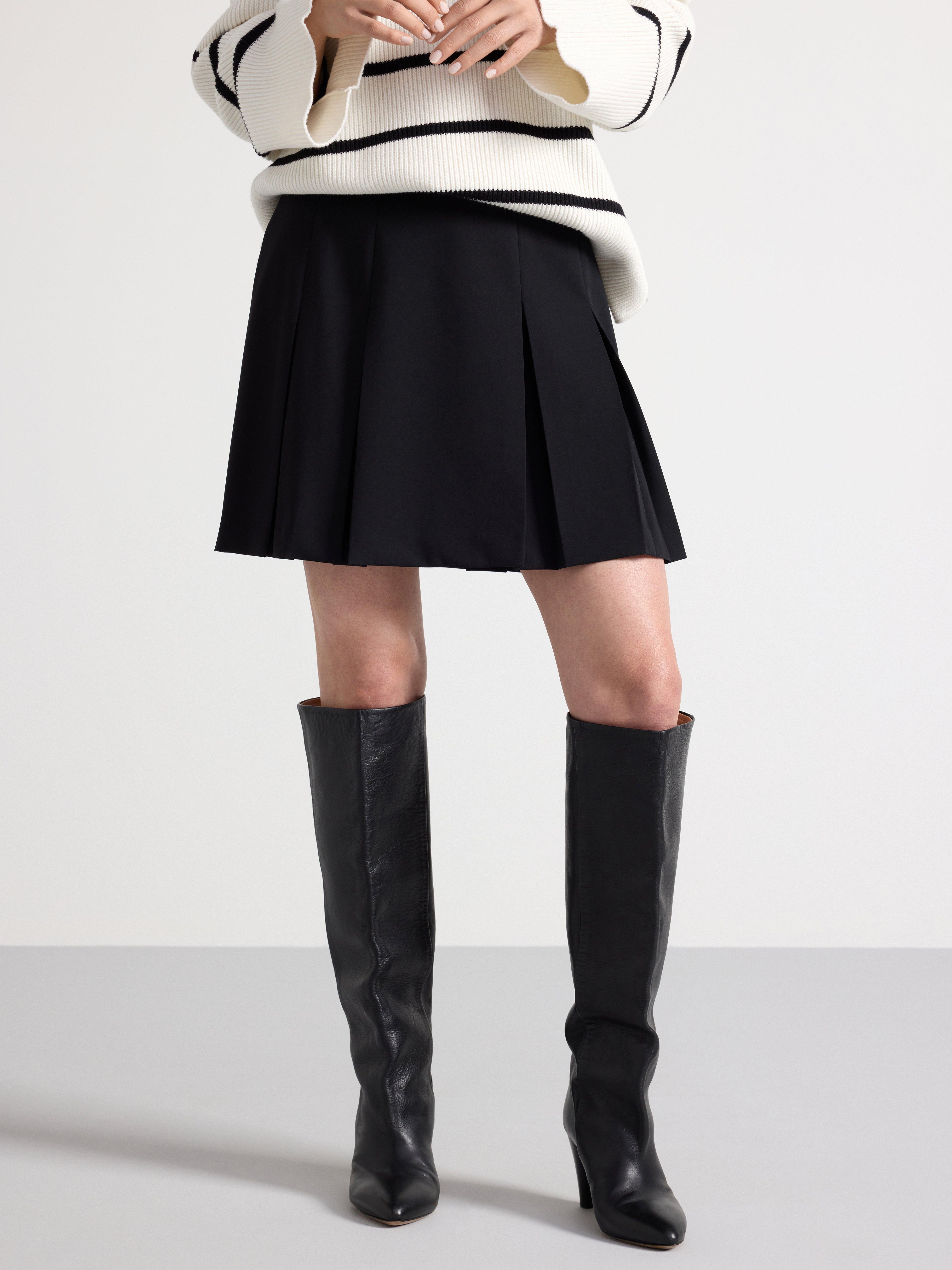 Black pleated skirt with zip sales
