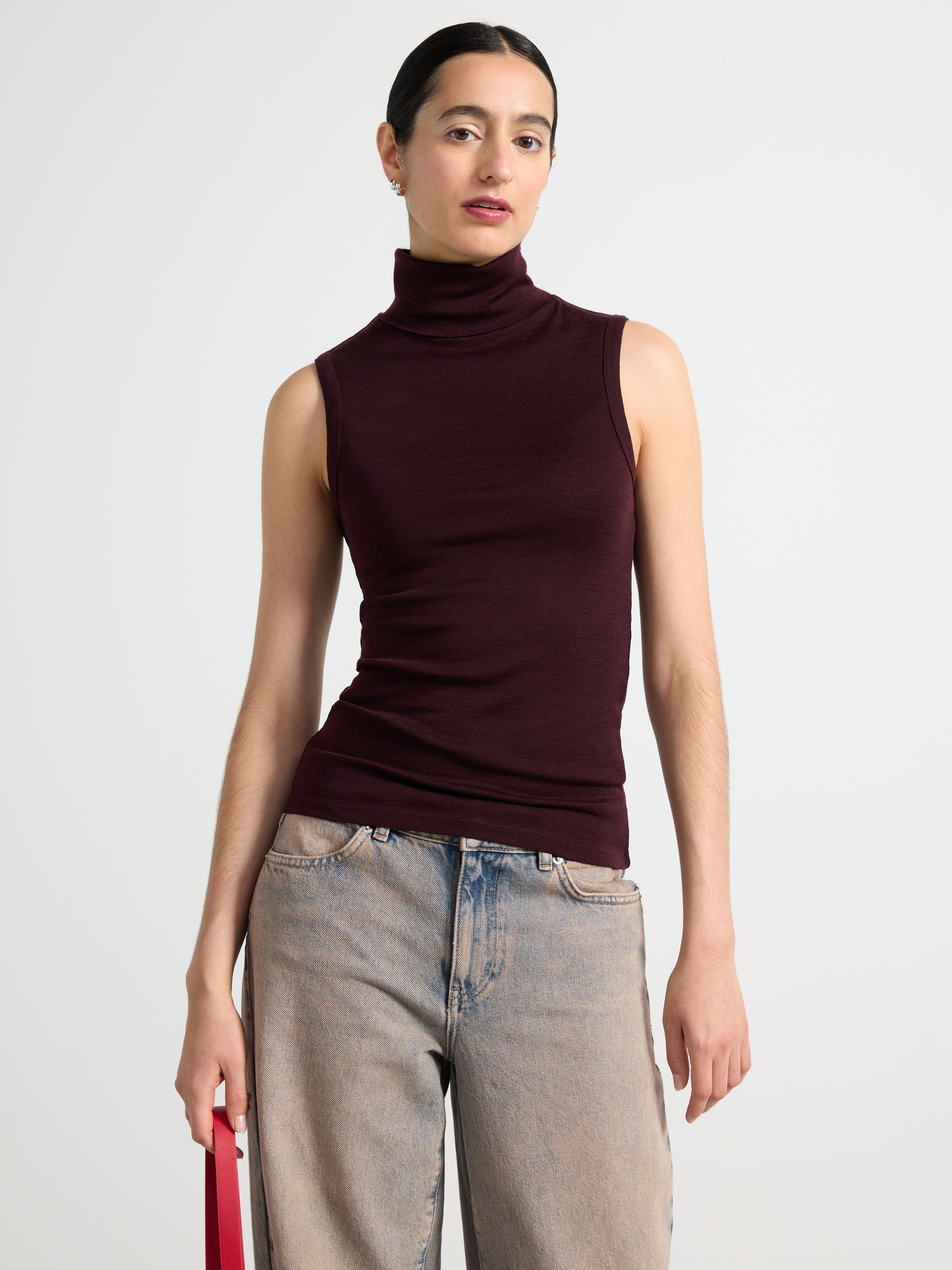 Sleeveless turtleneck top in wool