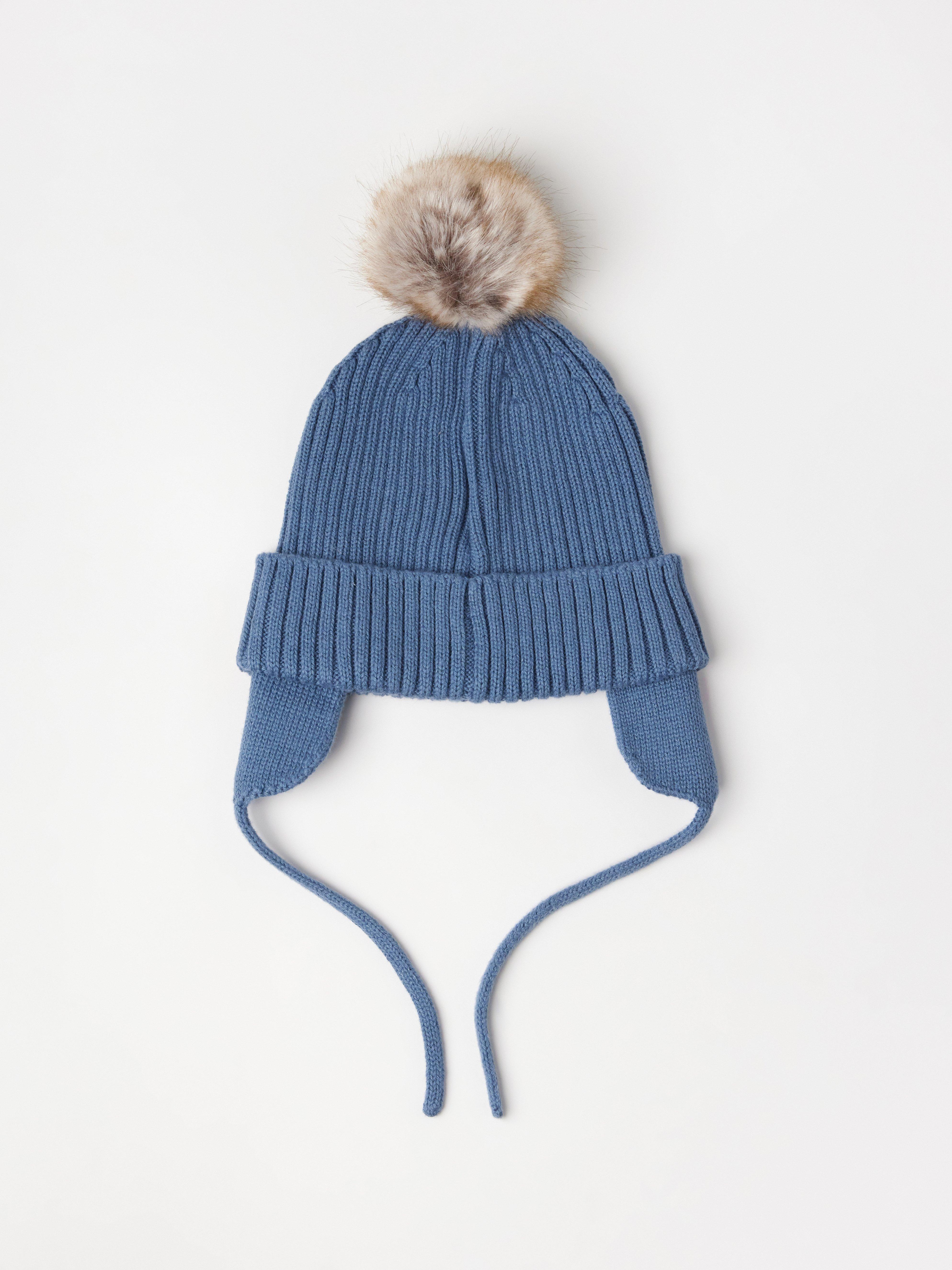 Knitted beanie with pom pom