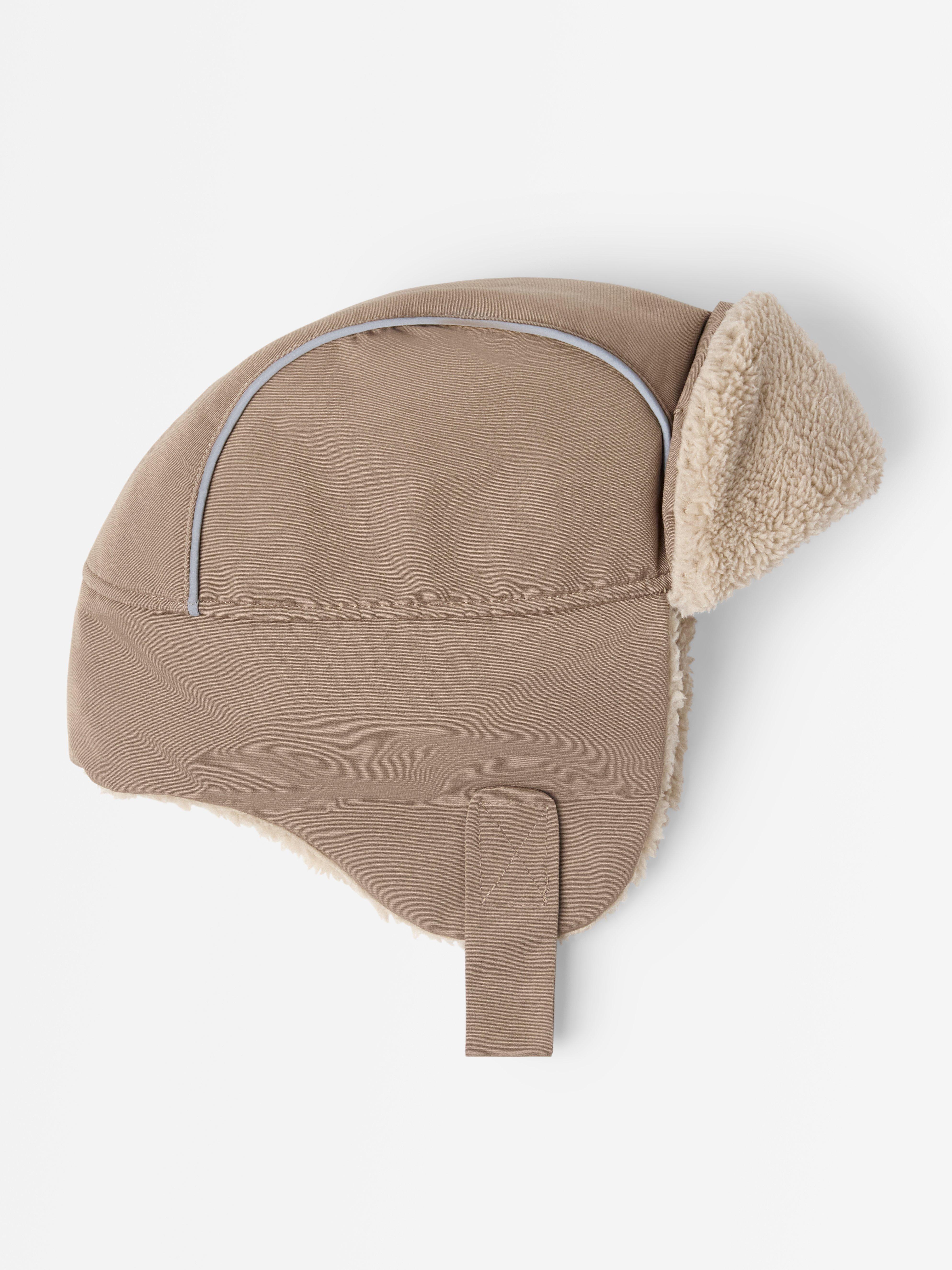 Waterproof, padded hat – Kids Performance Wear