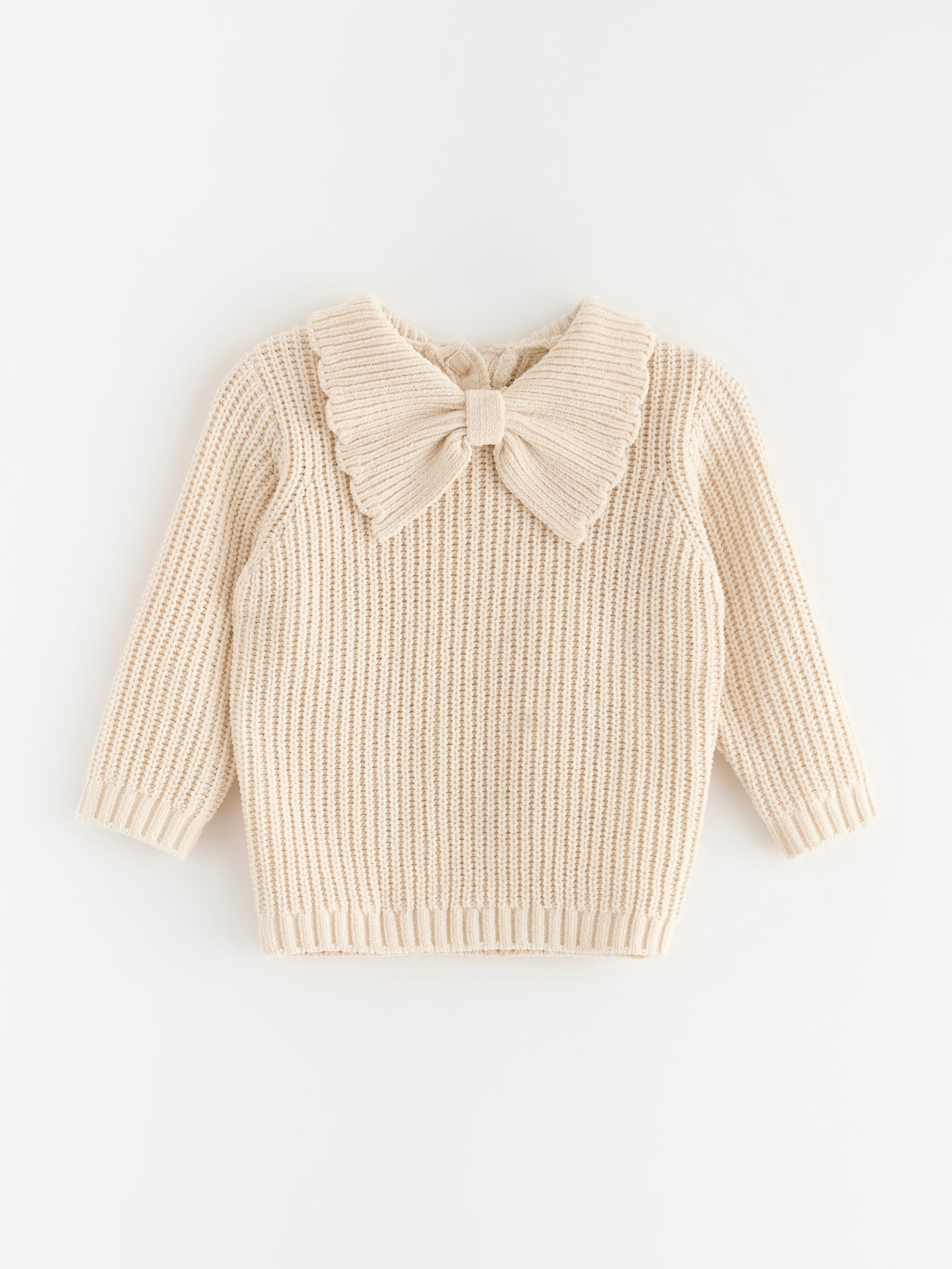 Knitted jumper with bow