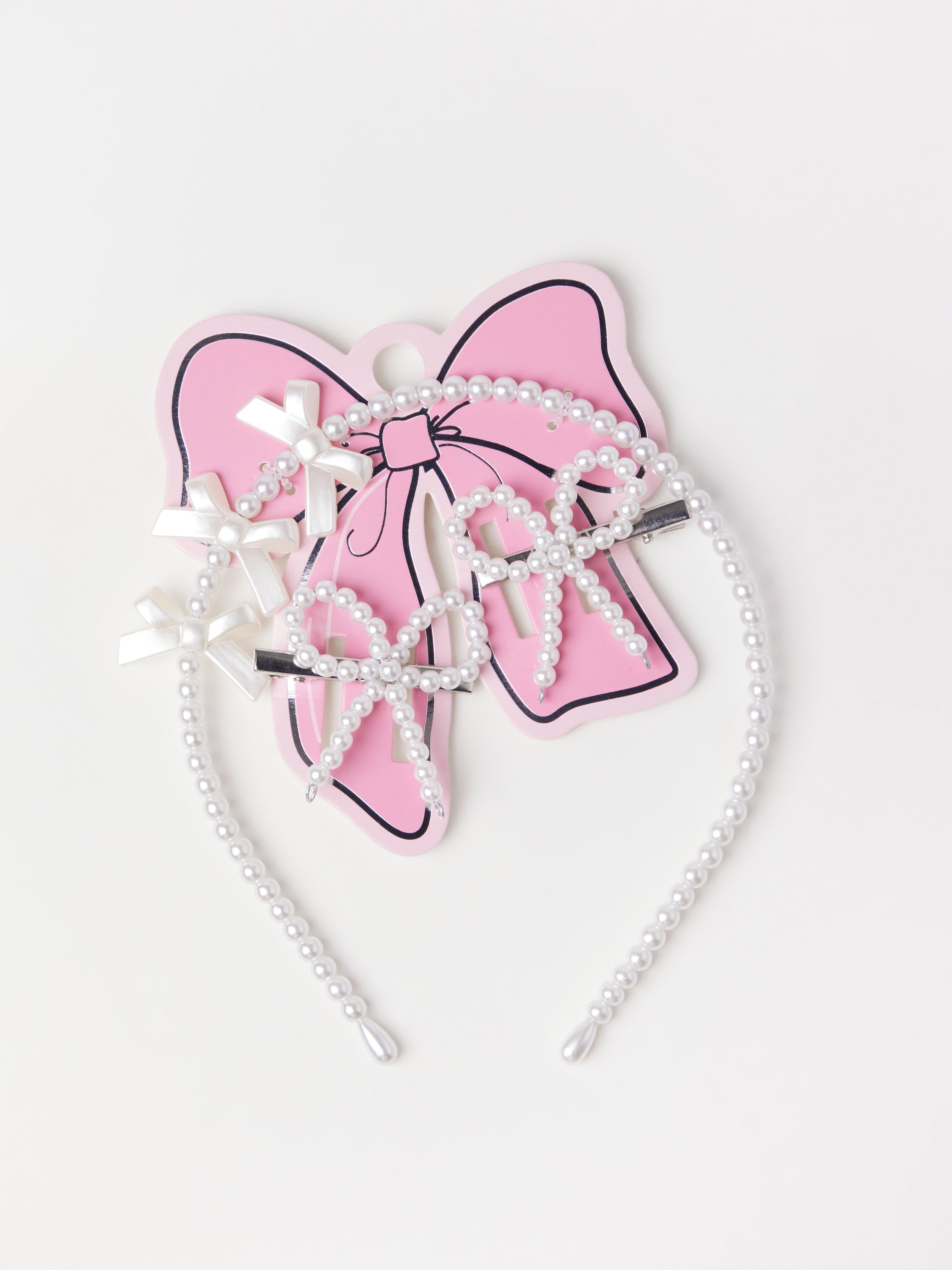 Hair set with pearls