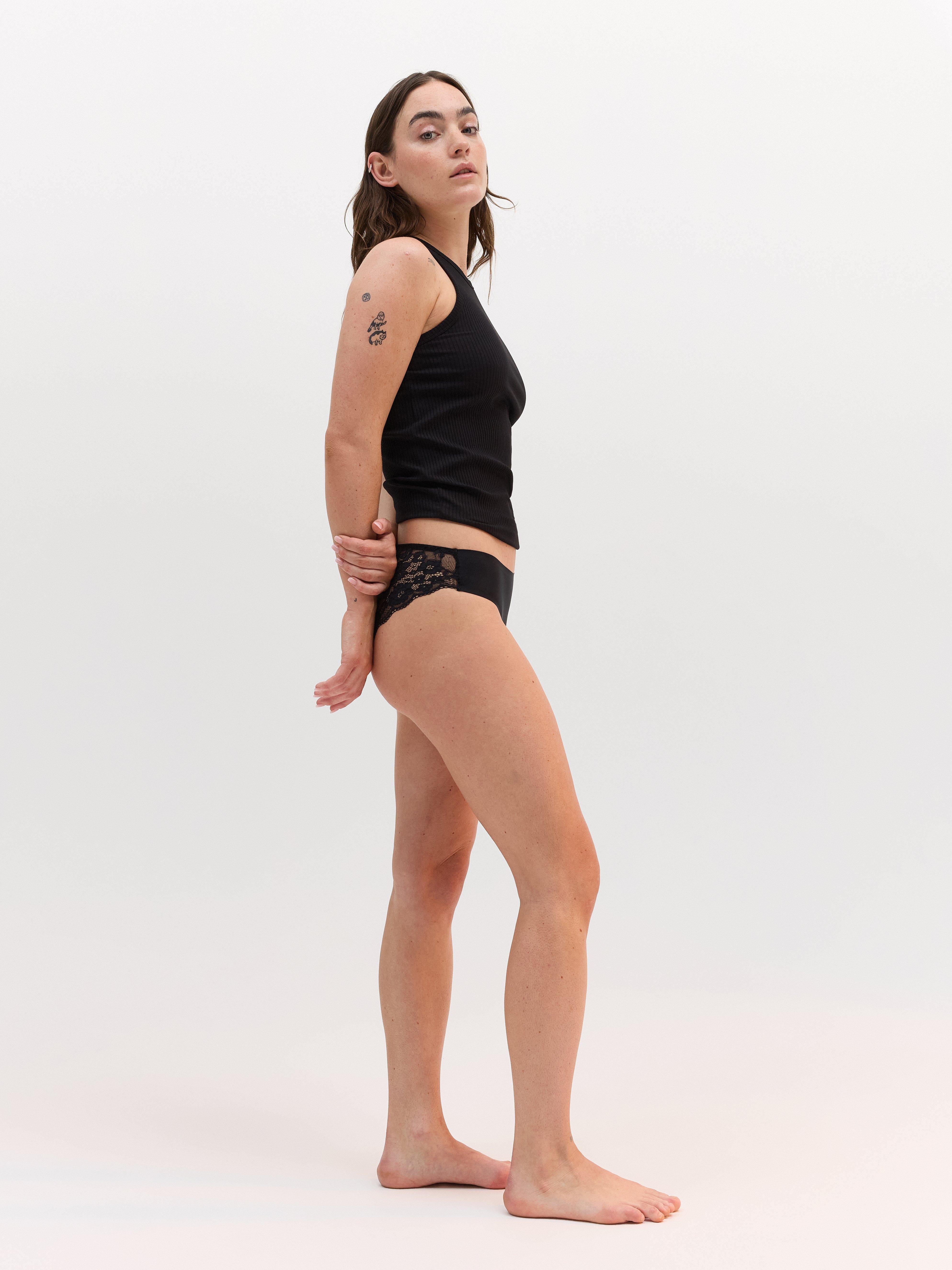 Period panty with medium absorbency – hiphugger with lace – Female Engineering