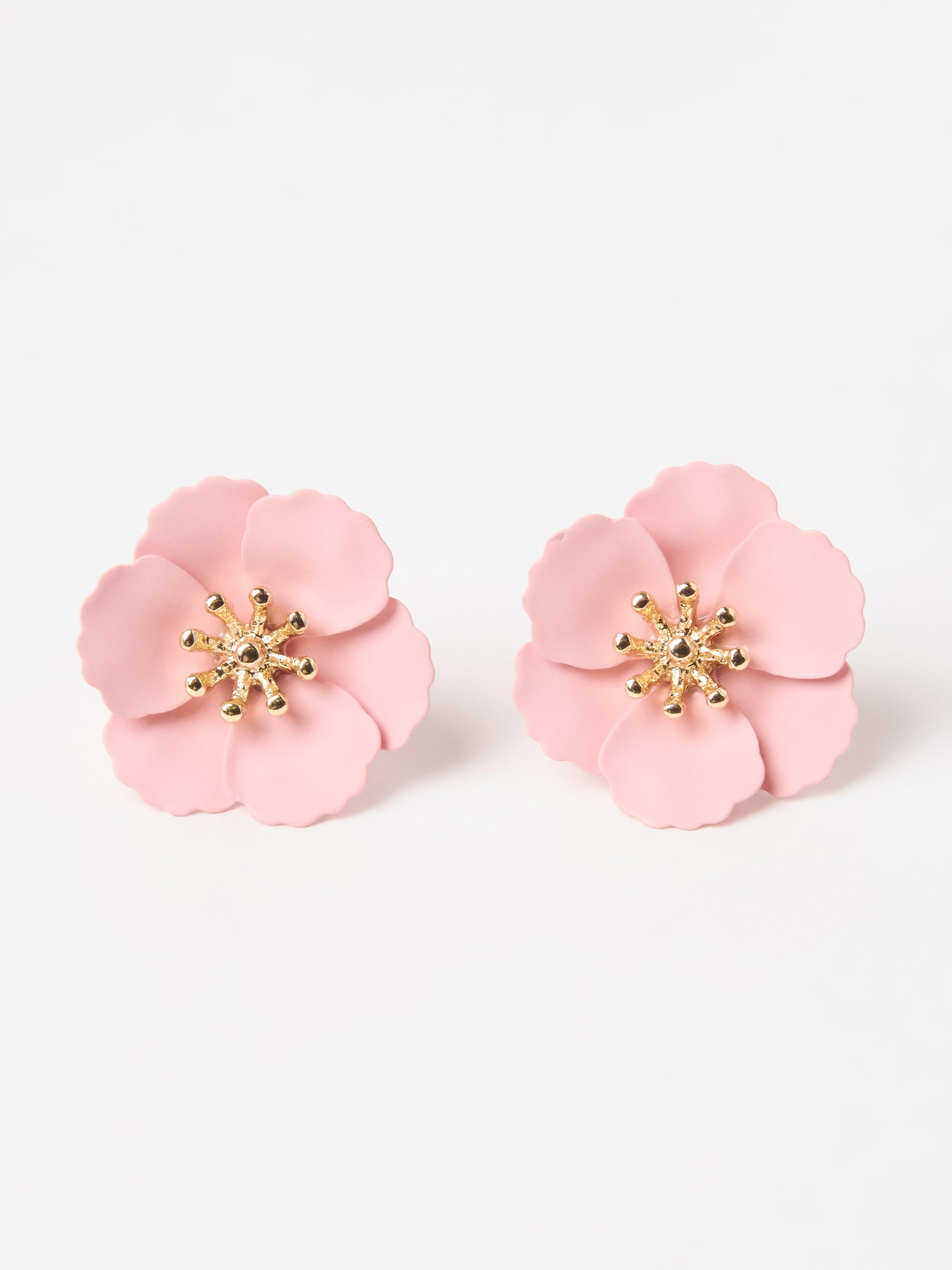 Earrings with flowers