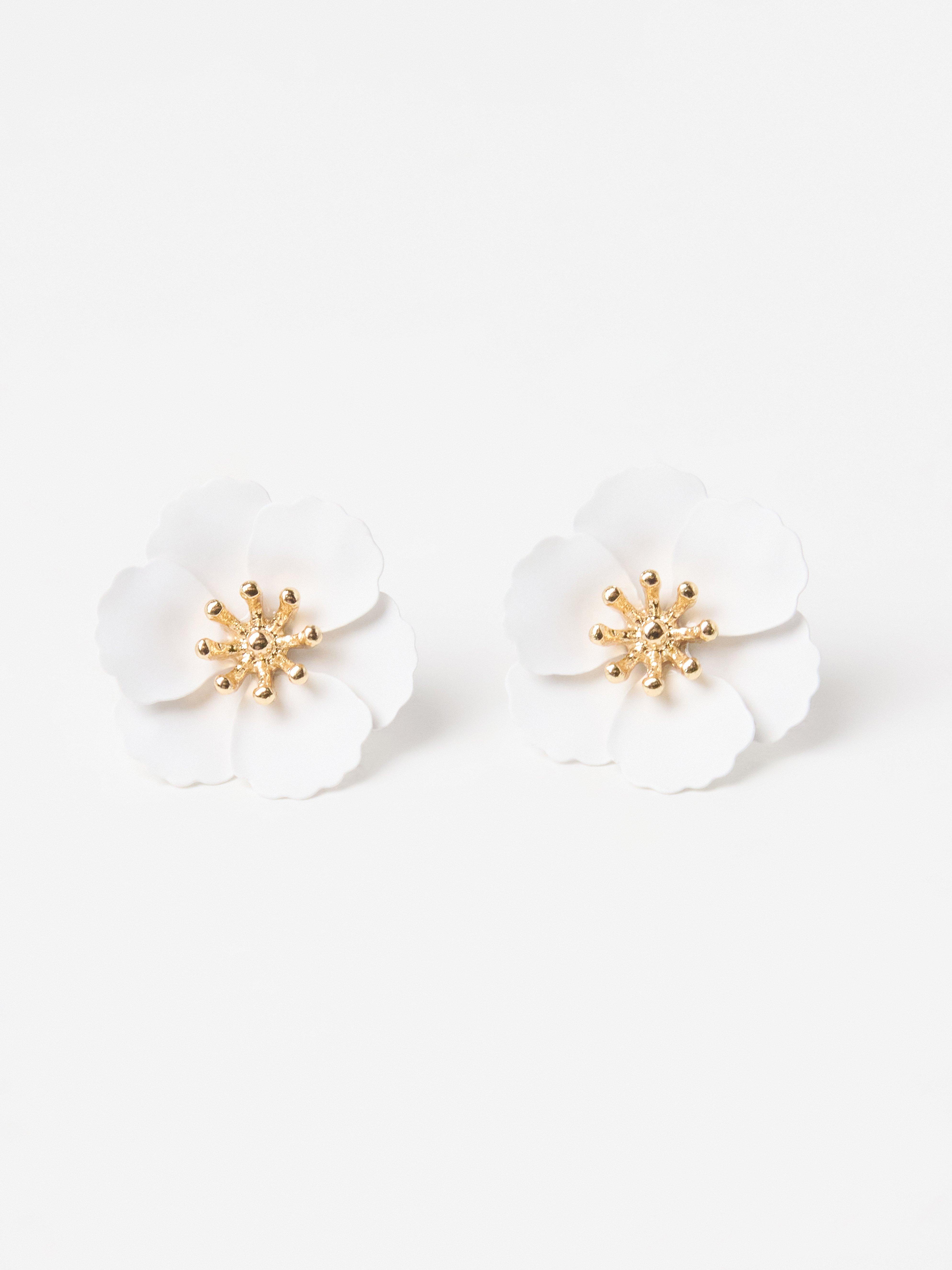 Earrings with flowers