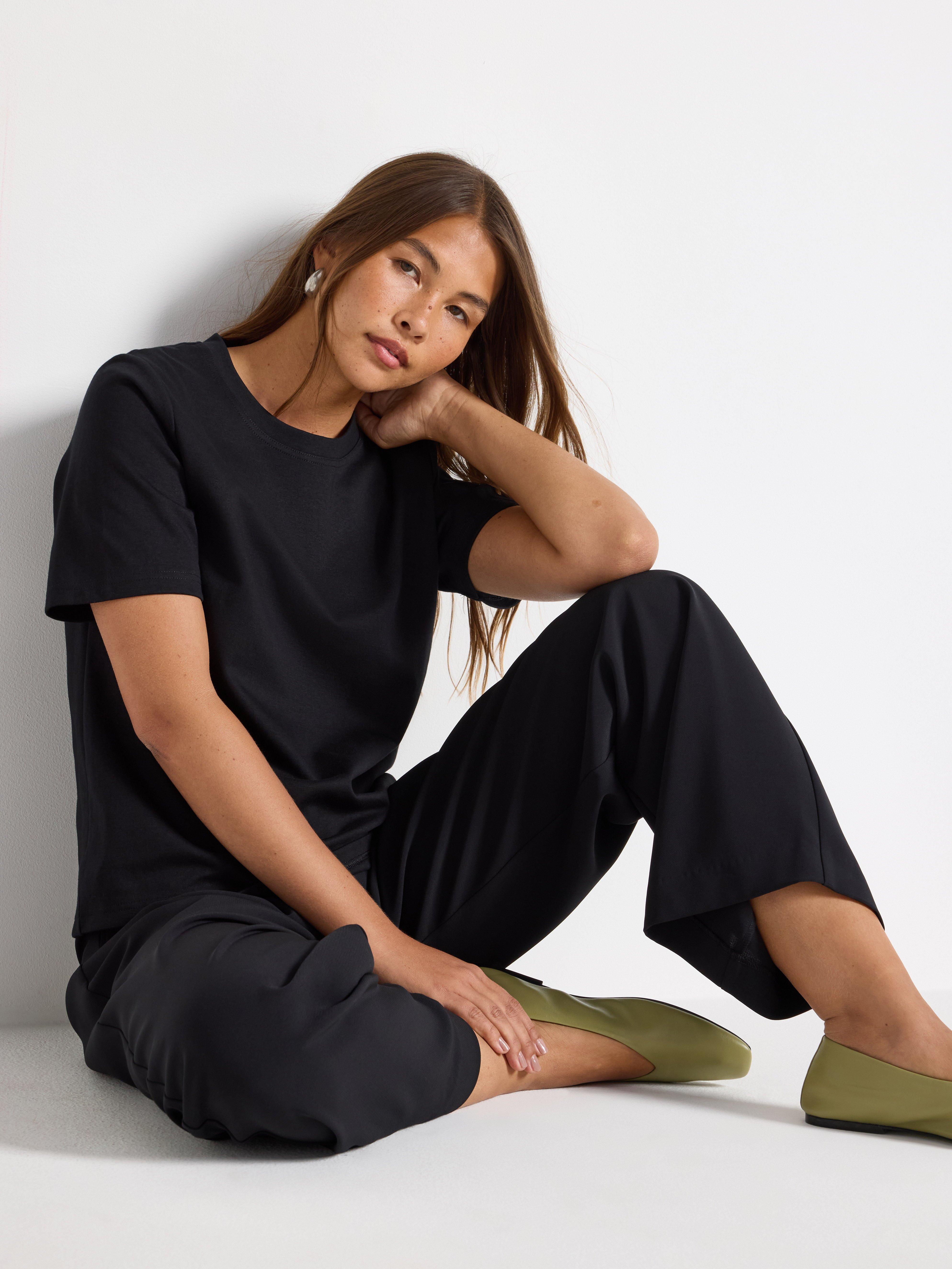 T-shirt - Womens Wear - Black