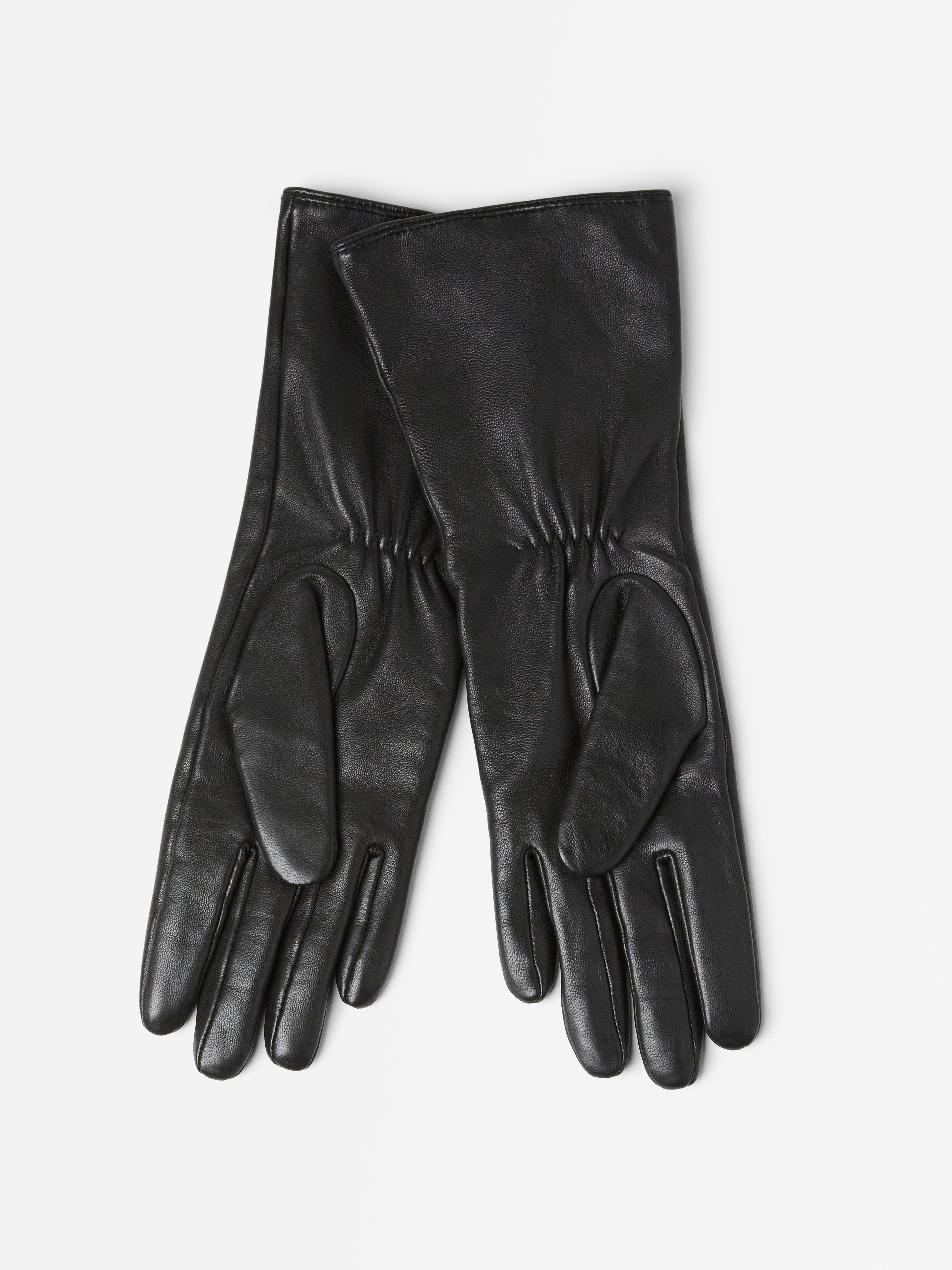 Gloves in leather