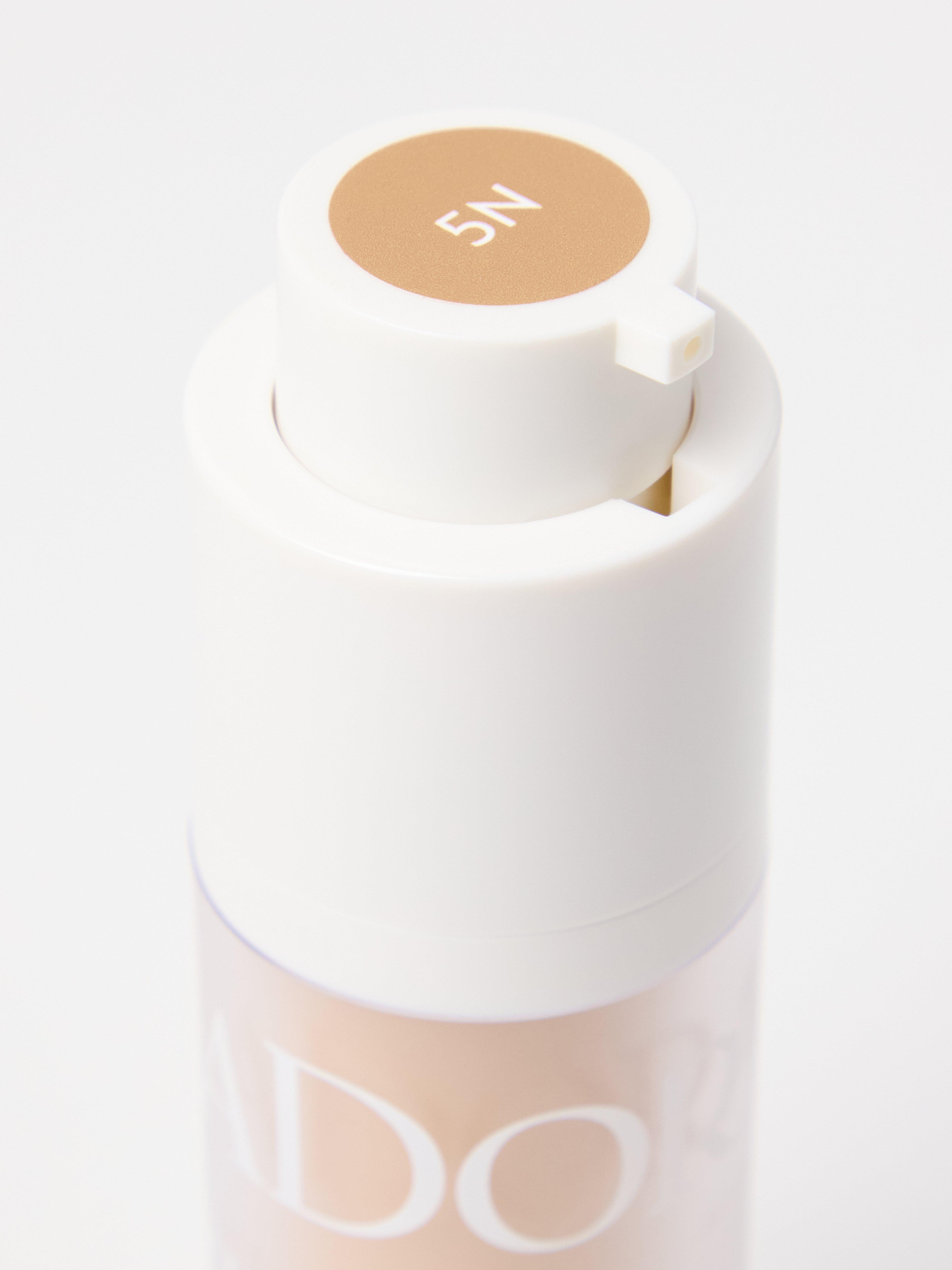 Foundation - Kosmetikk - Beige