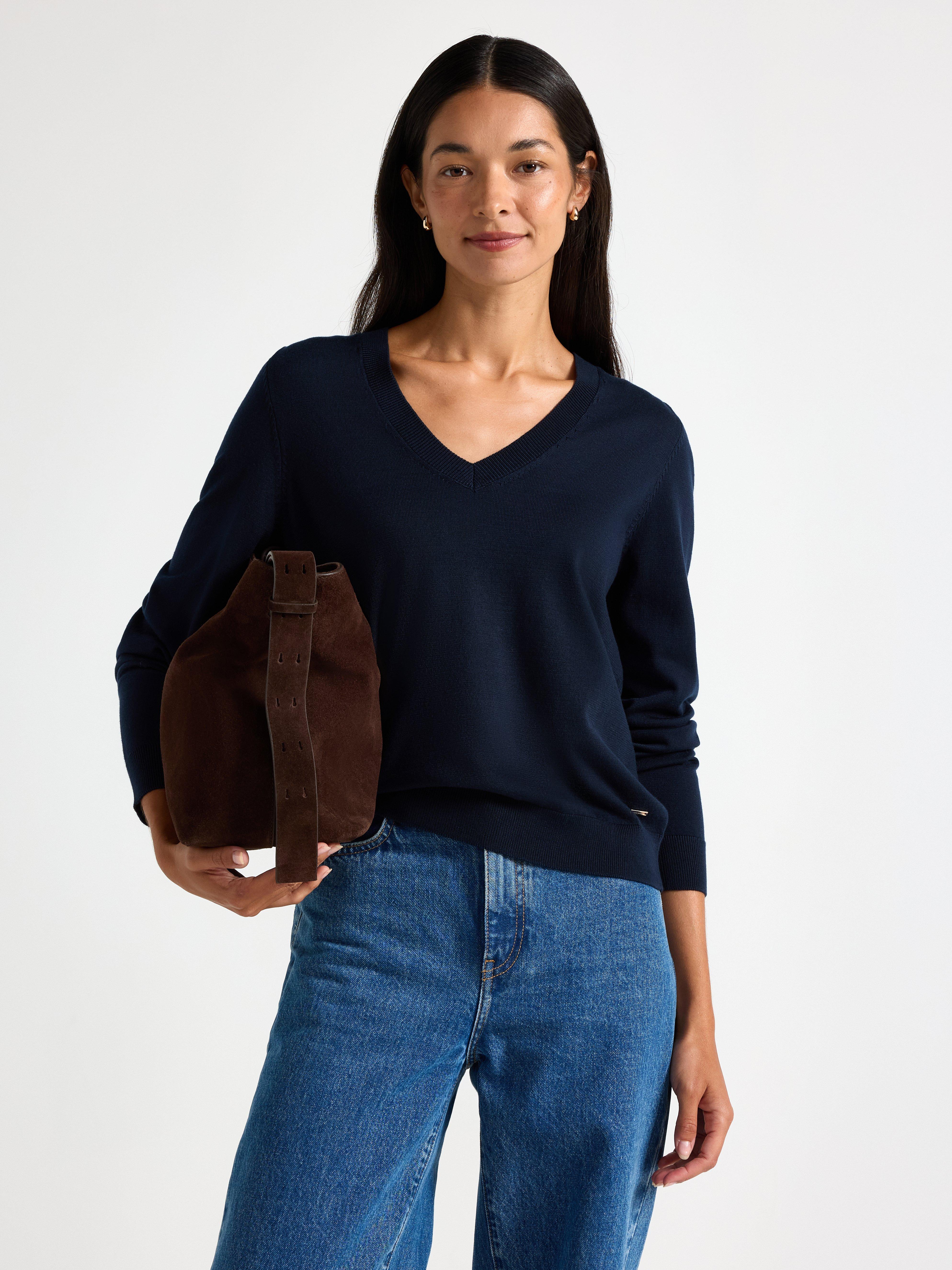 Fine-knit v-neck jumper