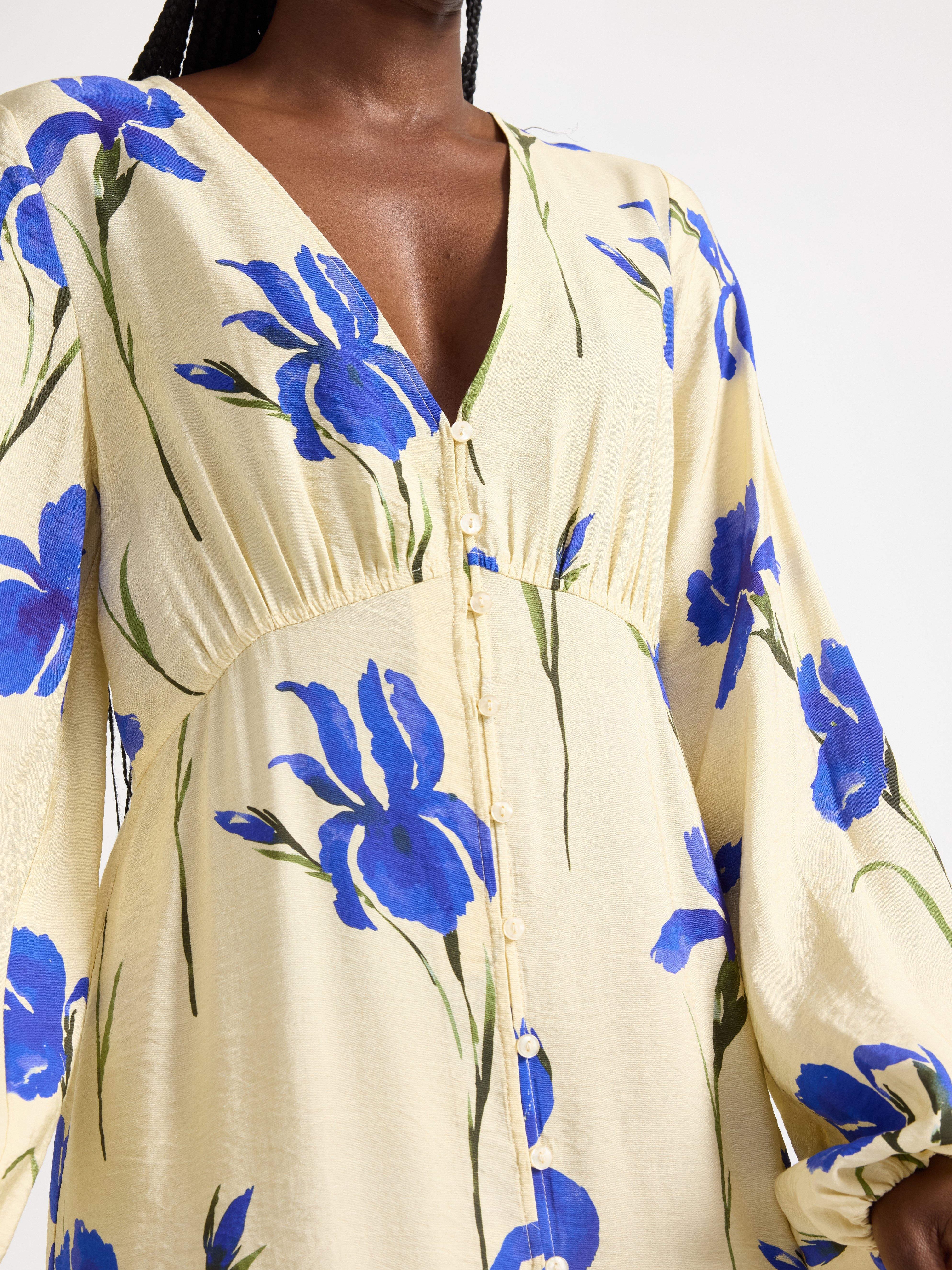 Kvinna i festkläder