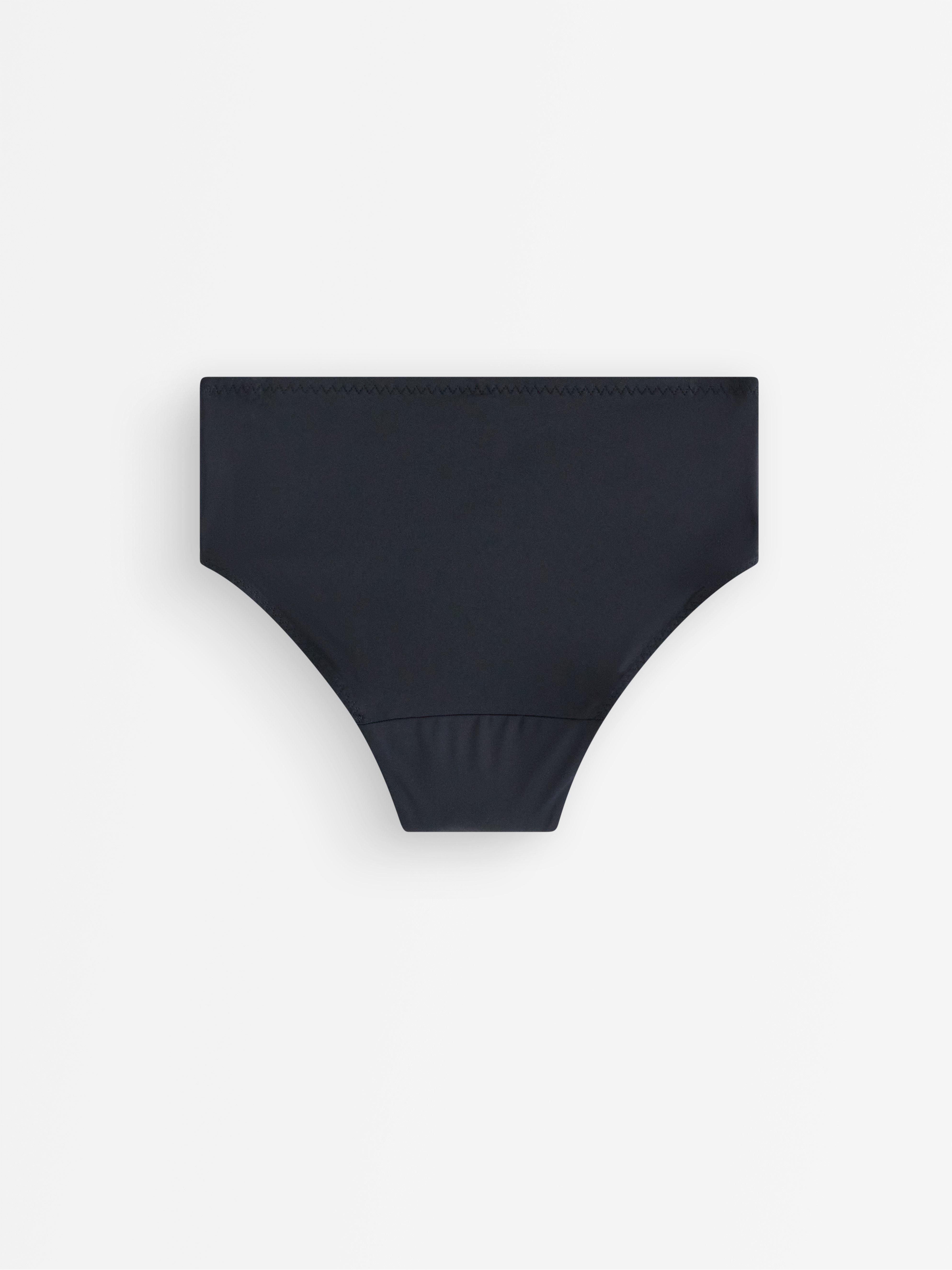 Bikinit - Female Engineering - Musta