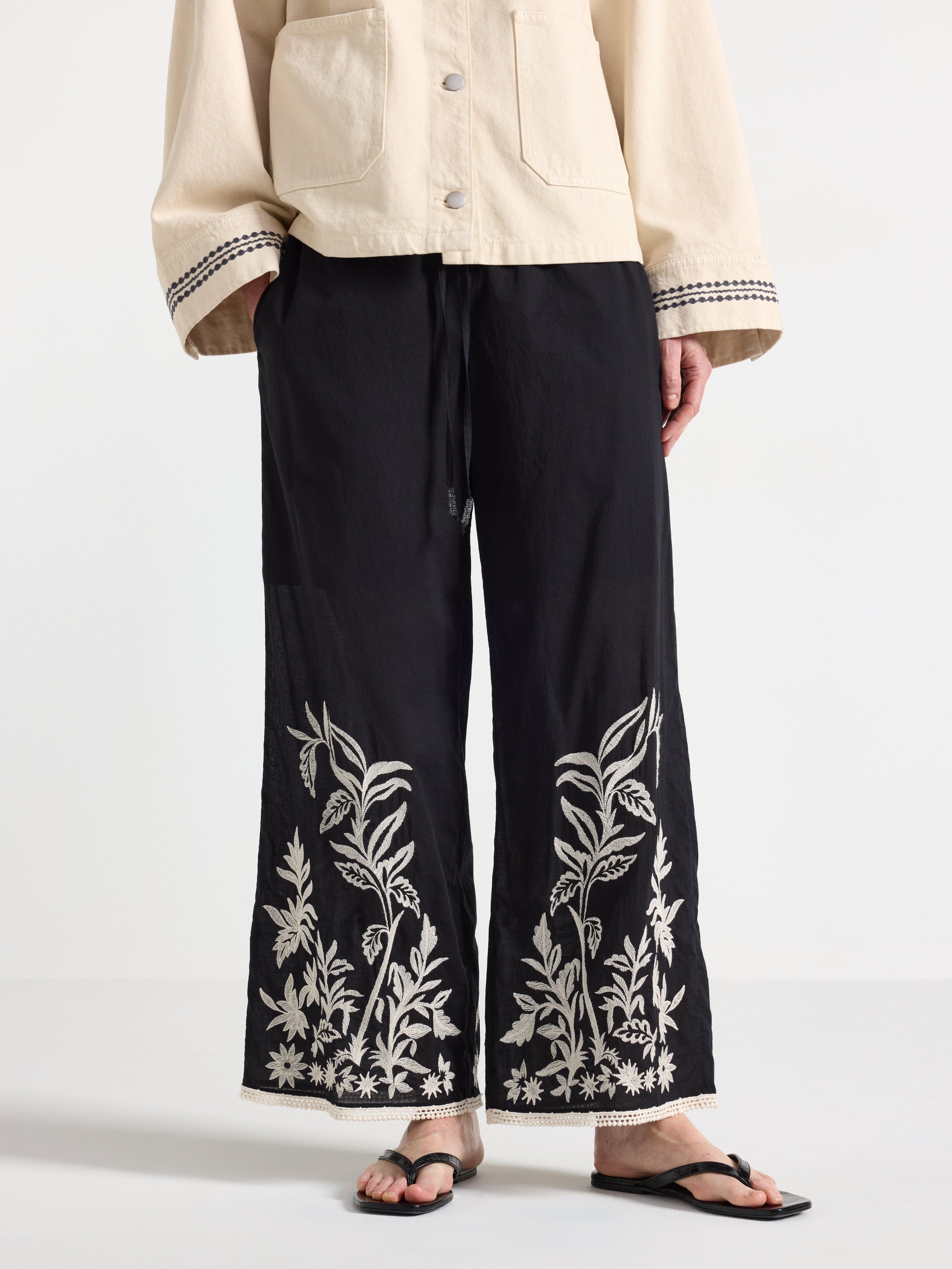 Kalhoty - Ženy - Černá