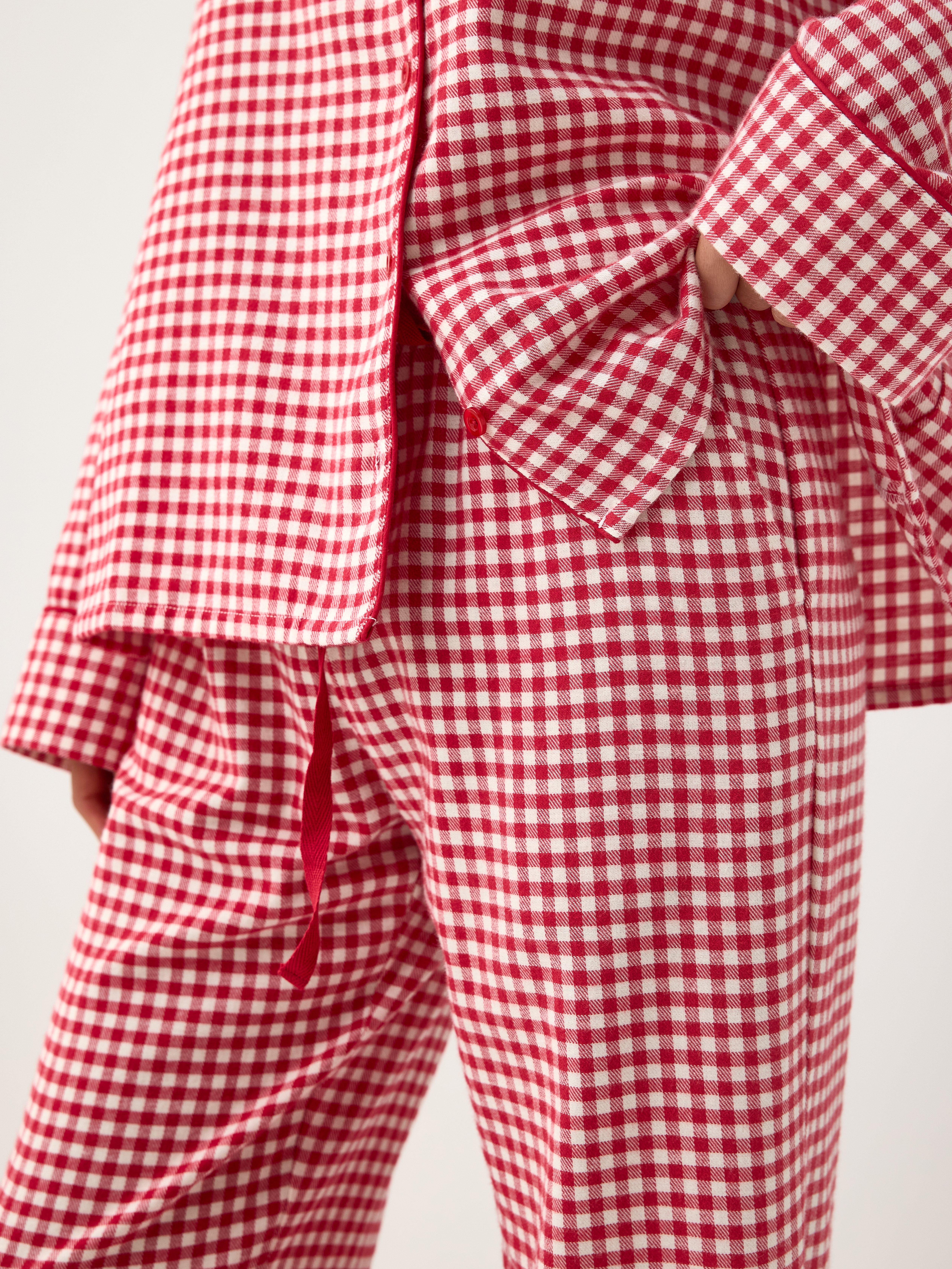 Pizhamë E Poshtme Për Femra