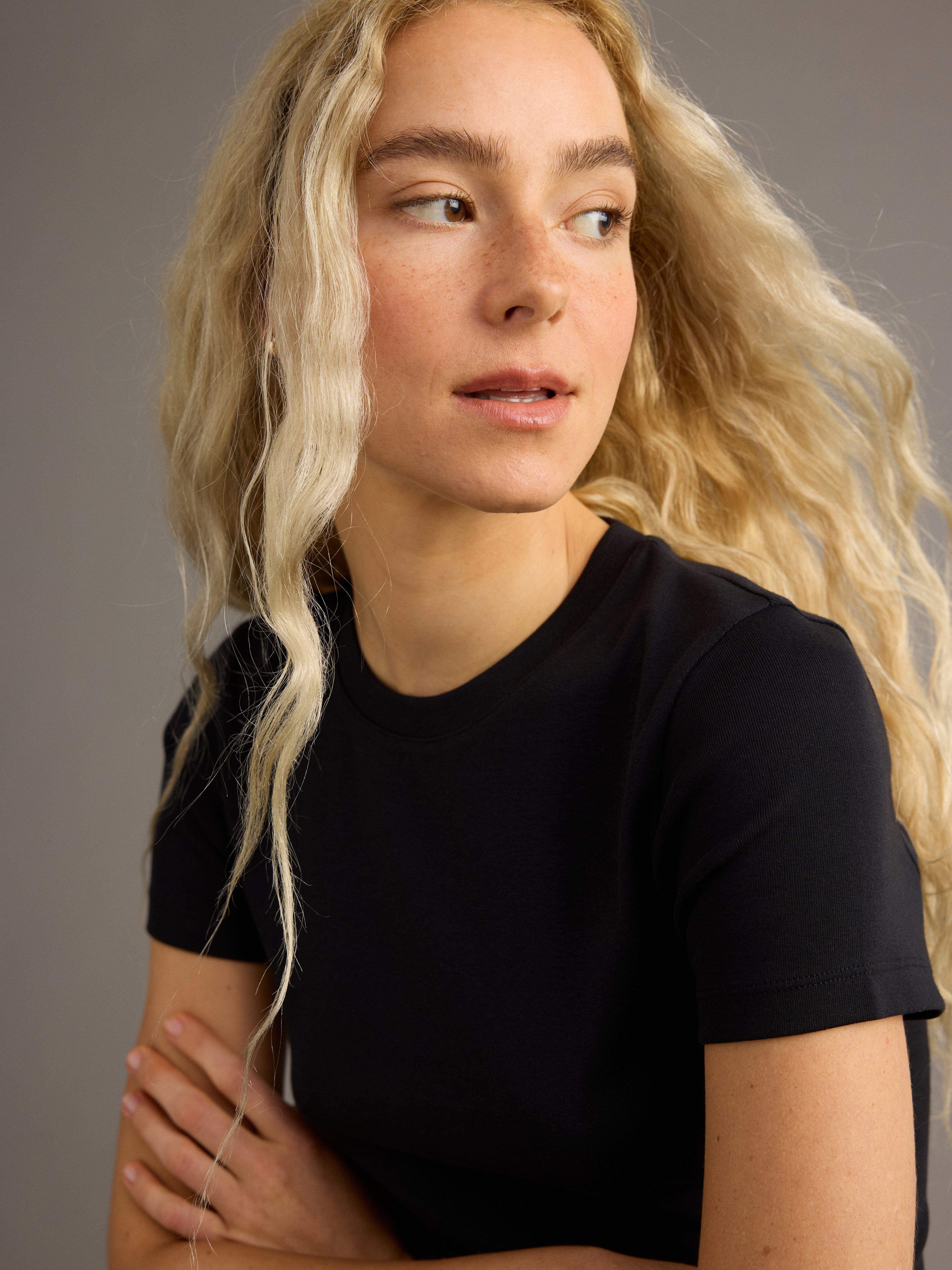 T-shirt - Womens Wear - Black