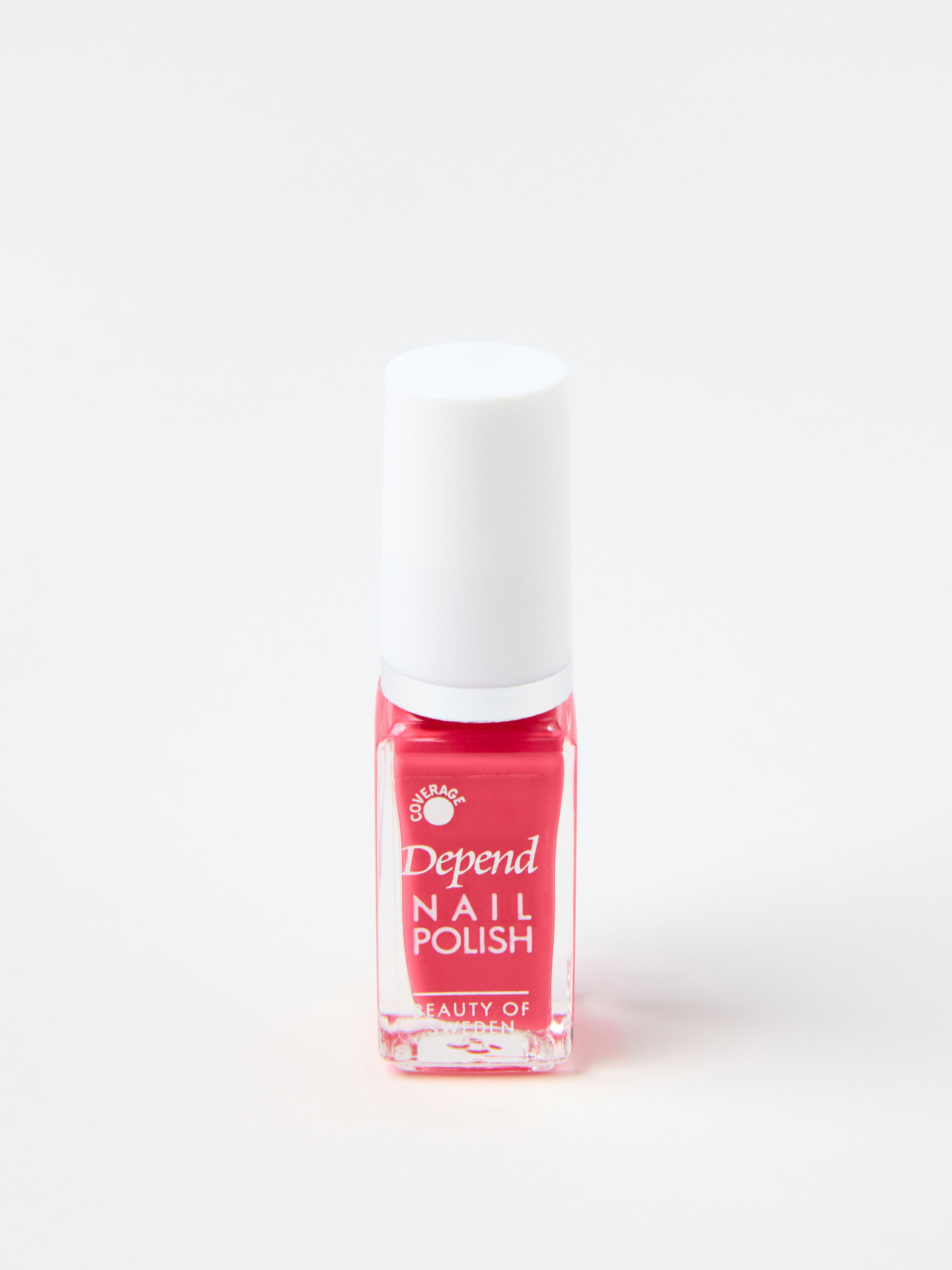 Nagellack - Kosmetik - Röd
