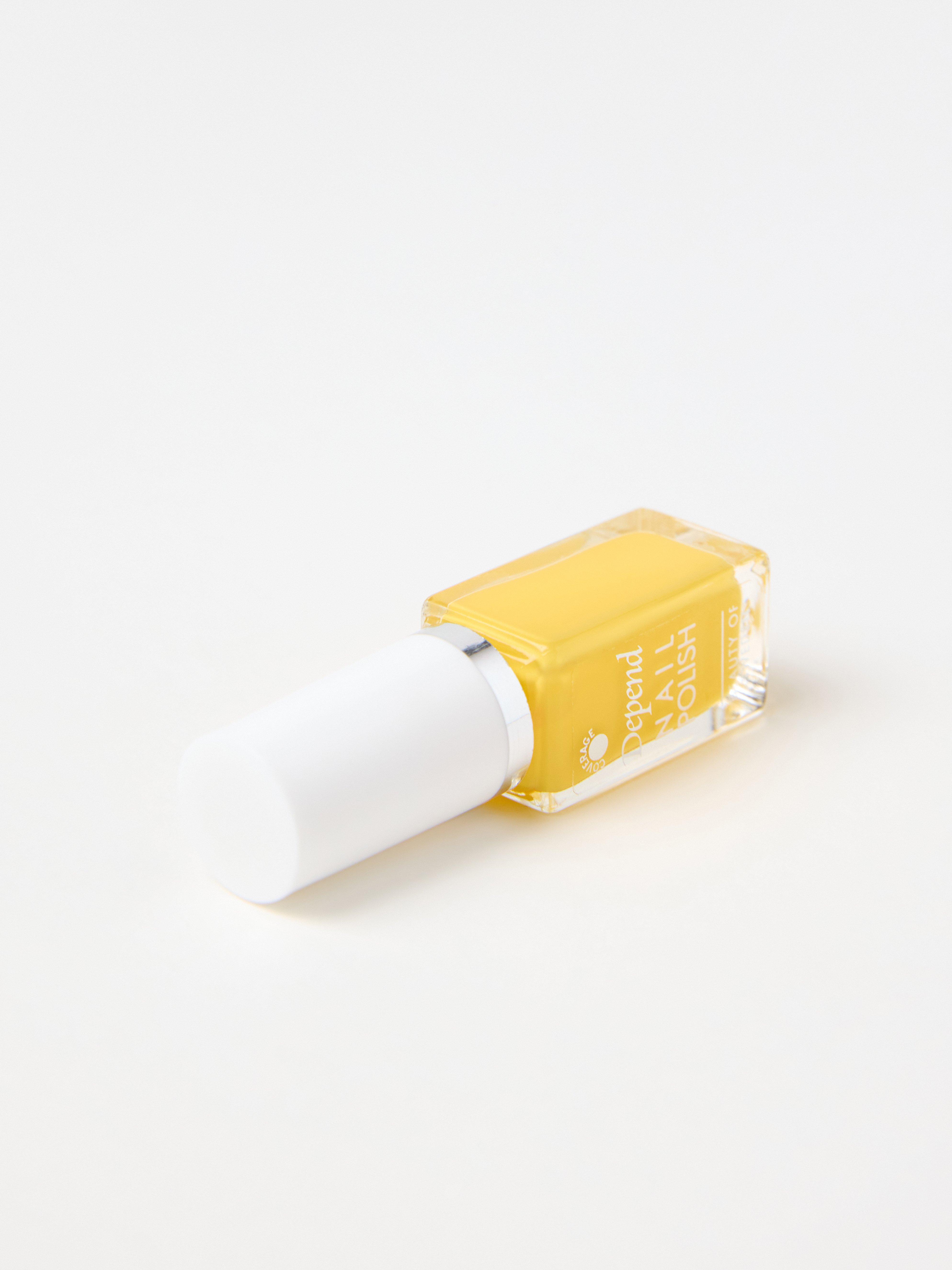 Nagellack - Kosmetik - Gul