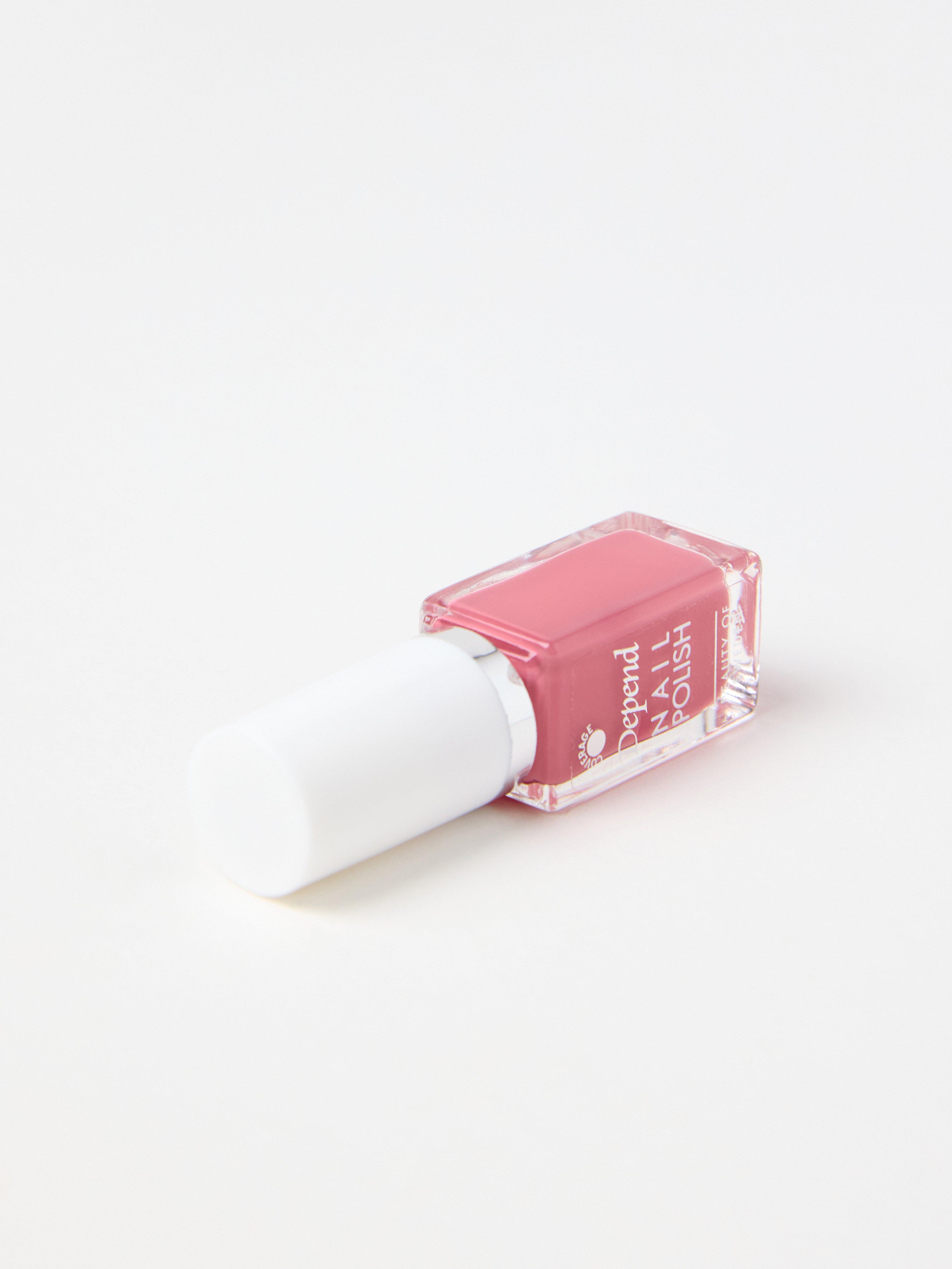 Nagellack - Kosmetik - Korall