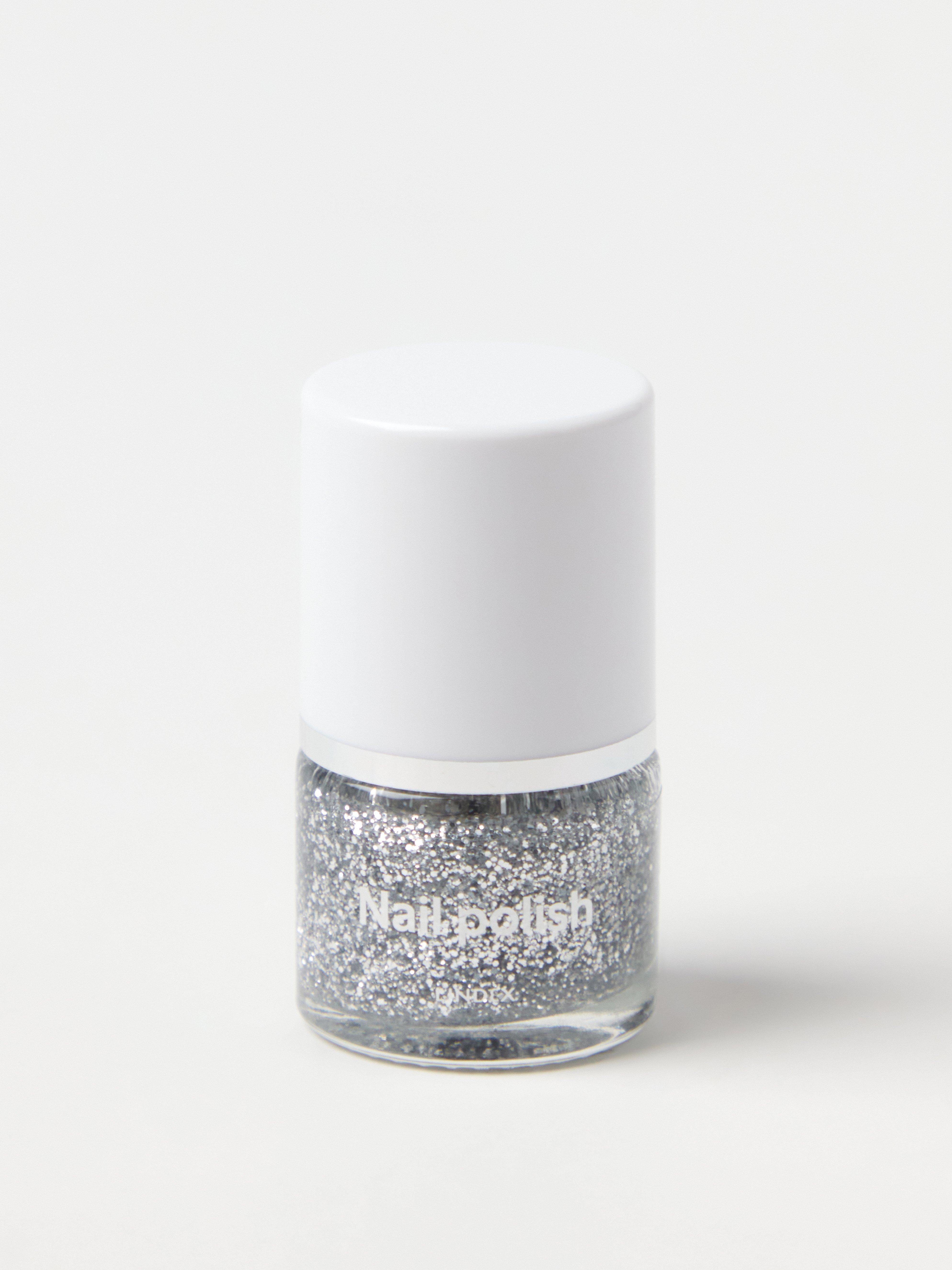 Glittrigt nagellack