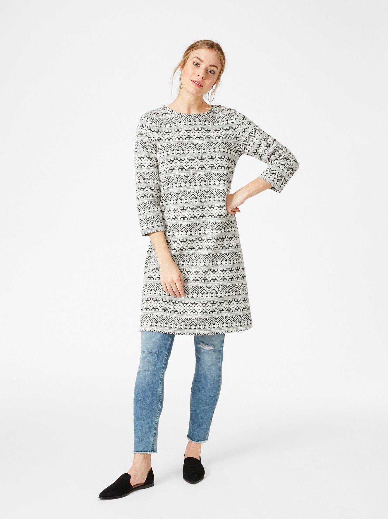 Vzorované žerzejové šaty