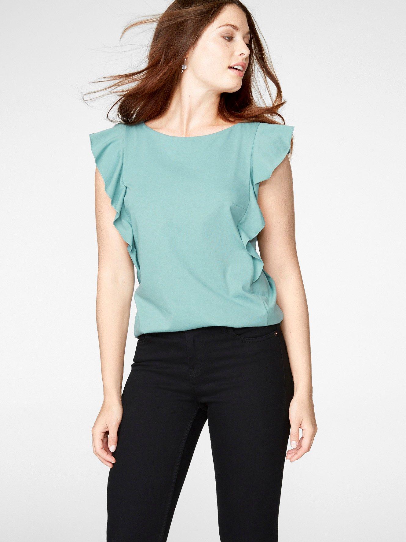 Sleeveless Flouncy Top