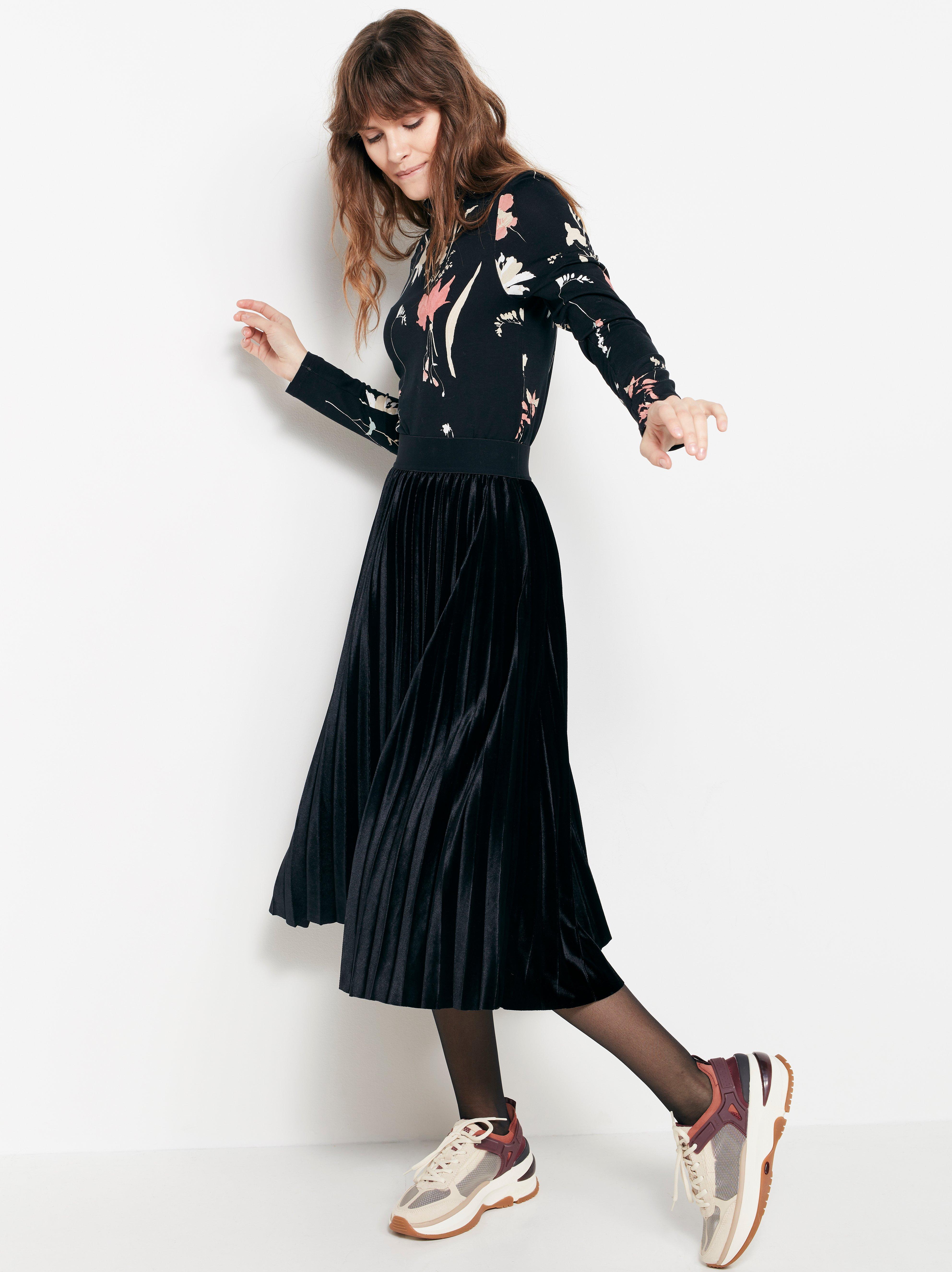 pleated velvet skirts