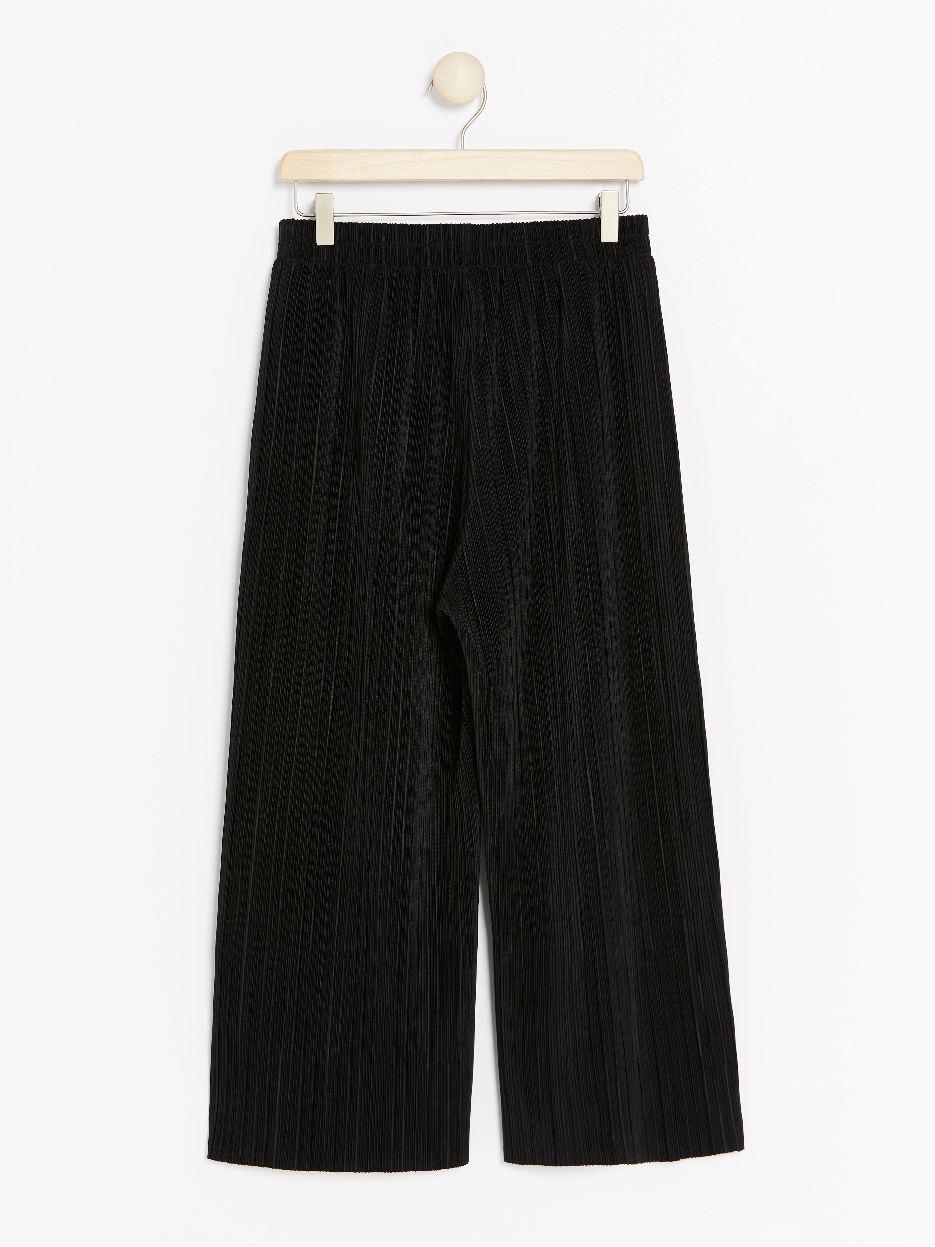 black pleated cropped trousers
