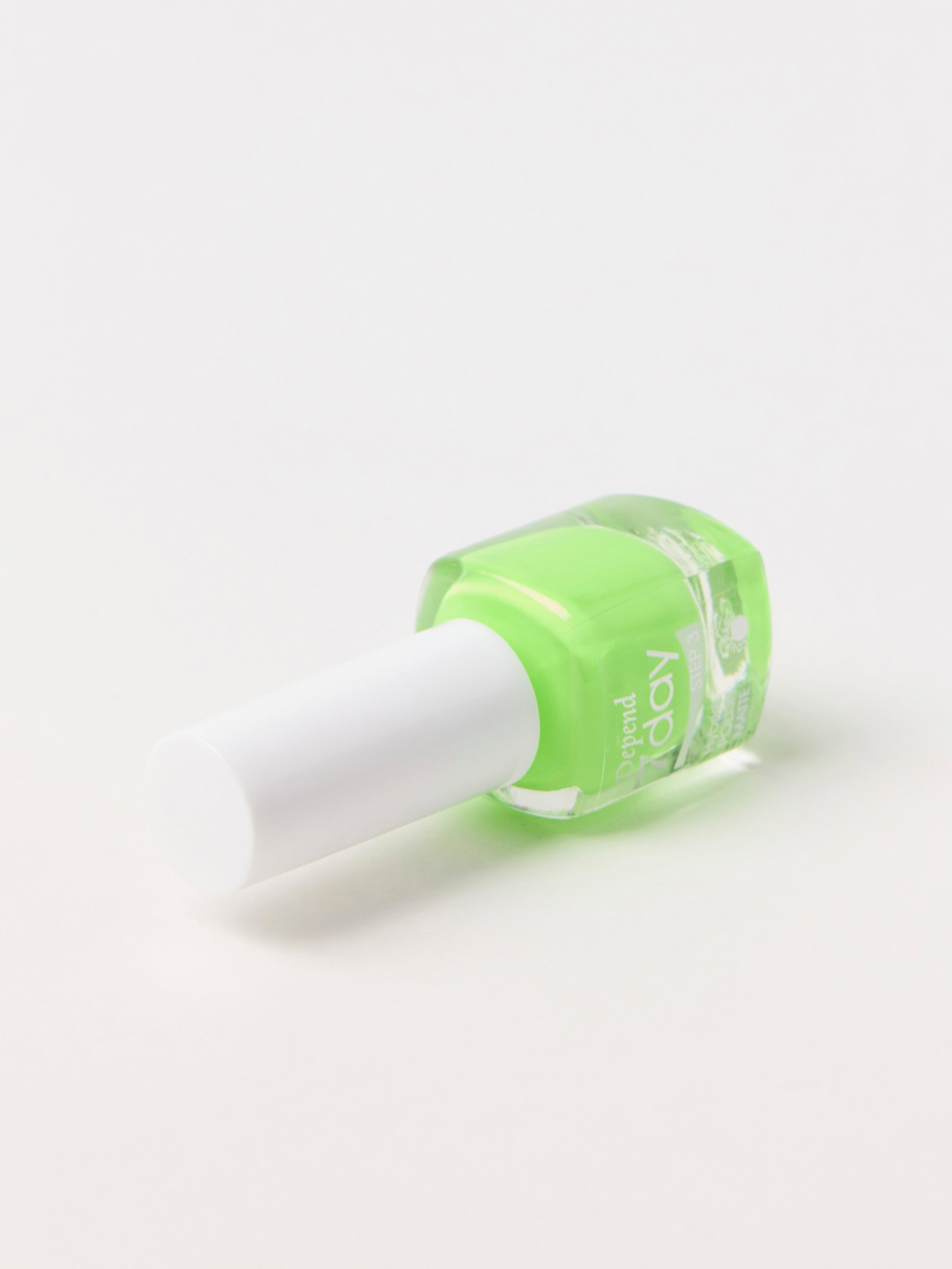 Nagellack - Kosmetik - Grön