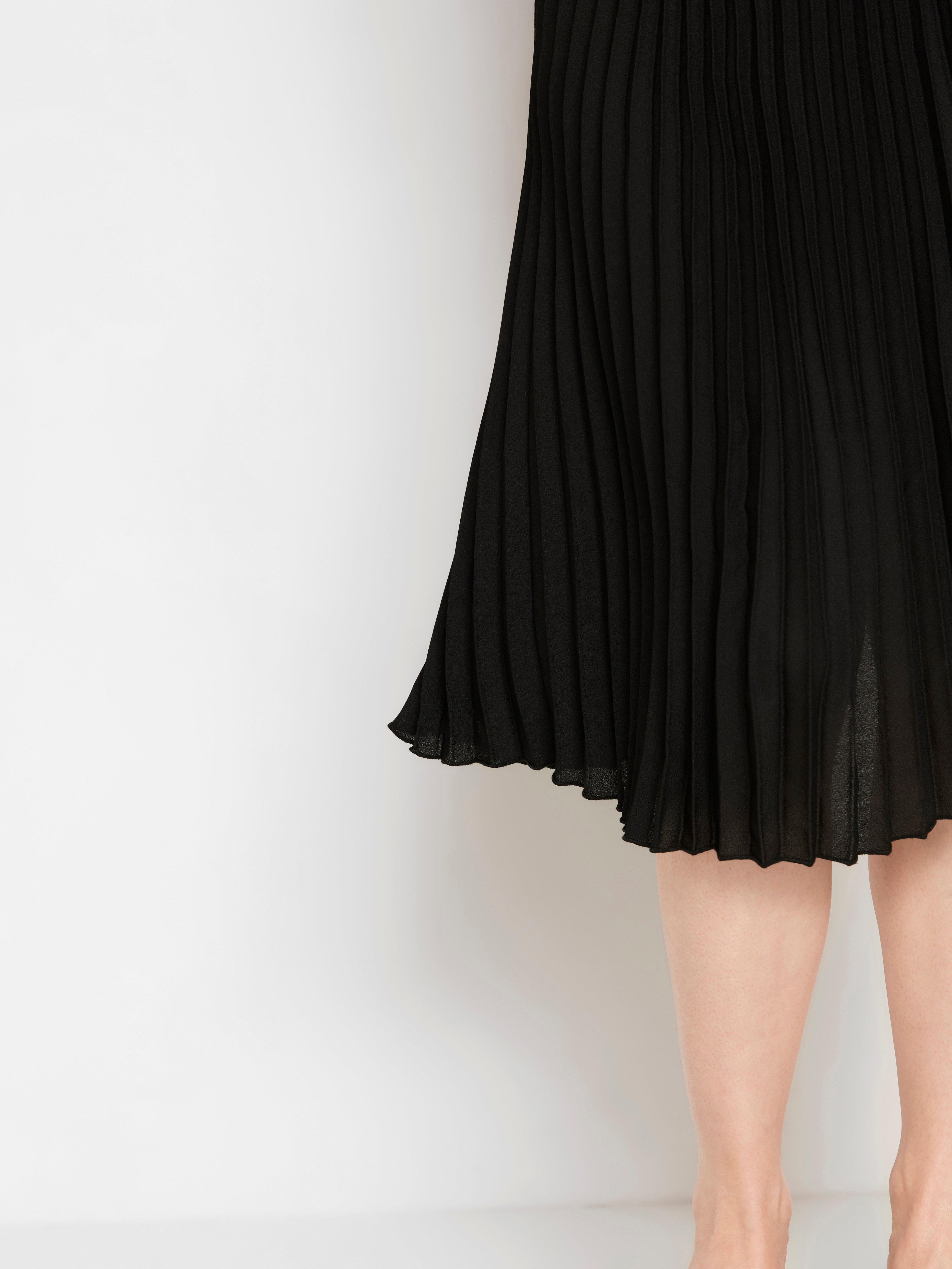 little black skirt