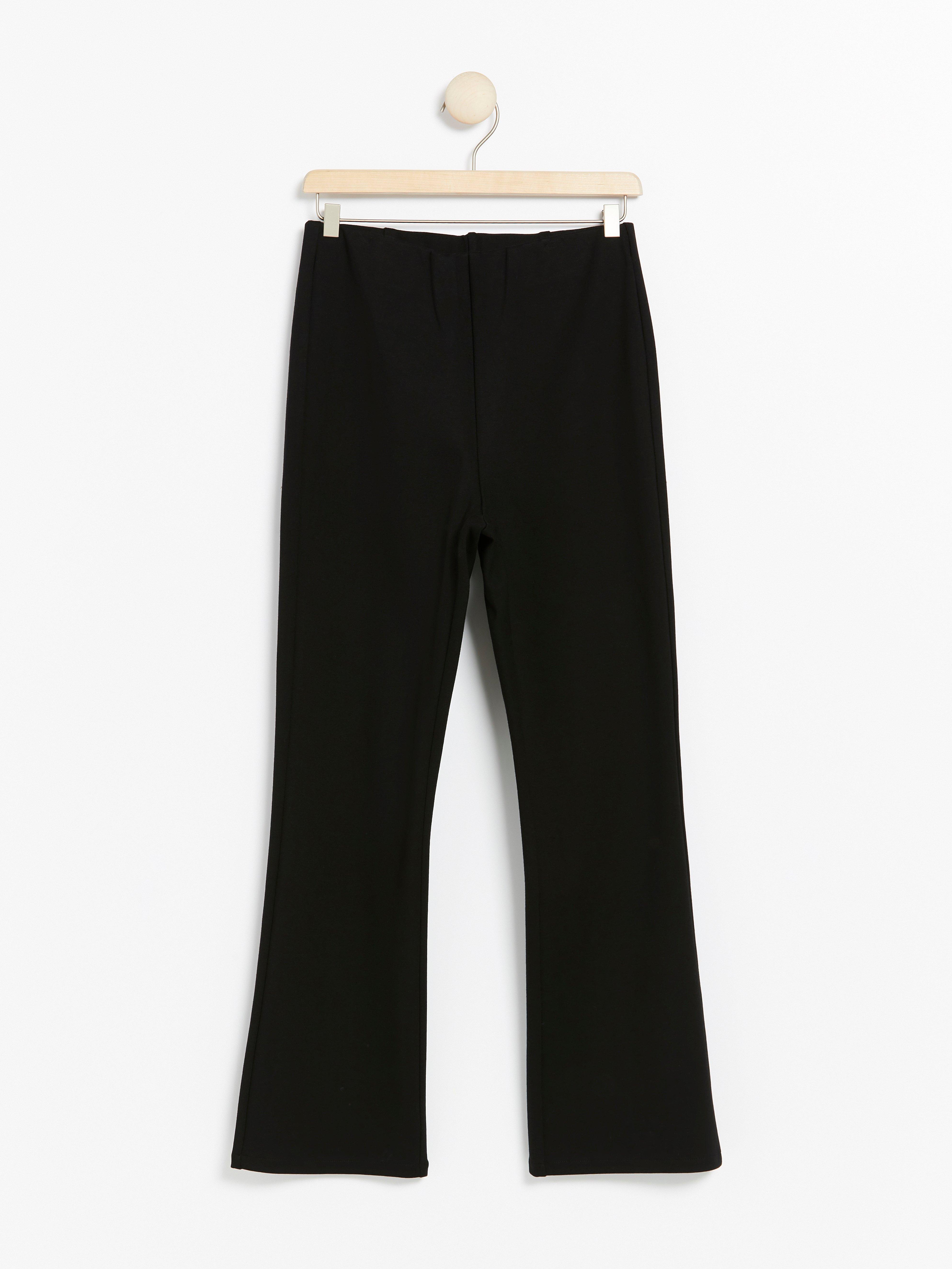 black cut off trousers