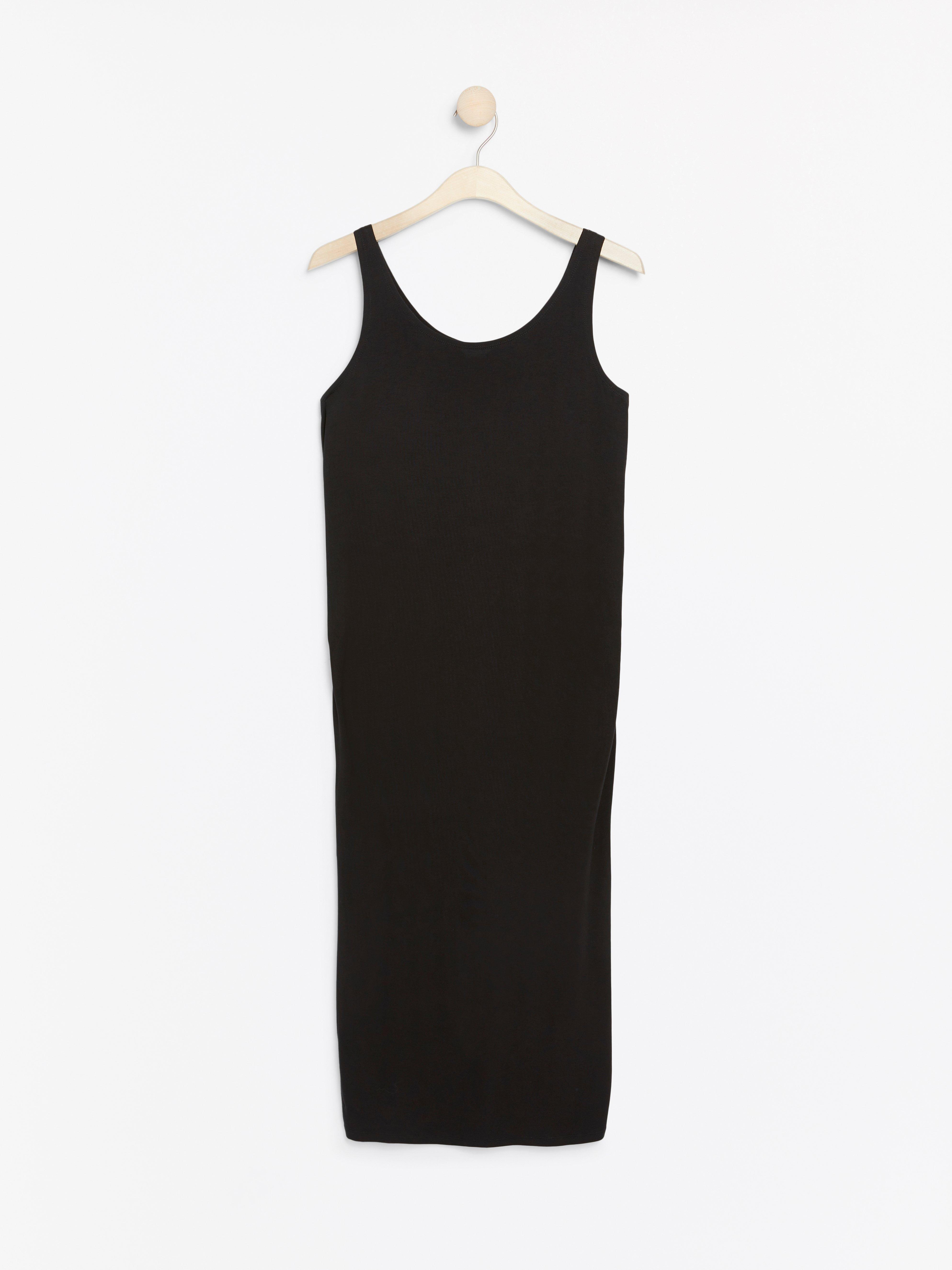 	Ermeløs svart MOM-kjole	