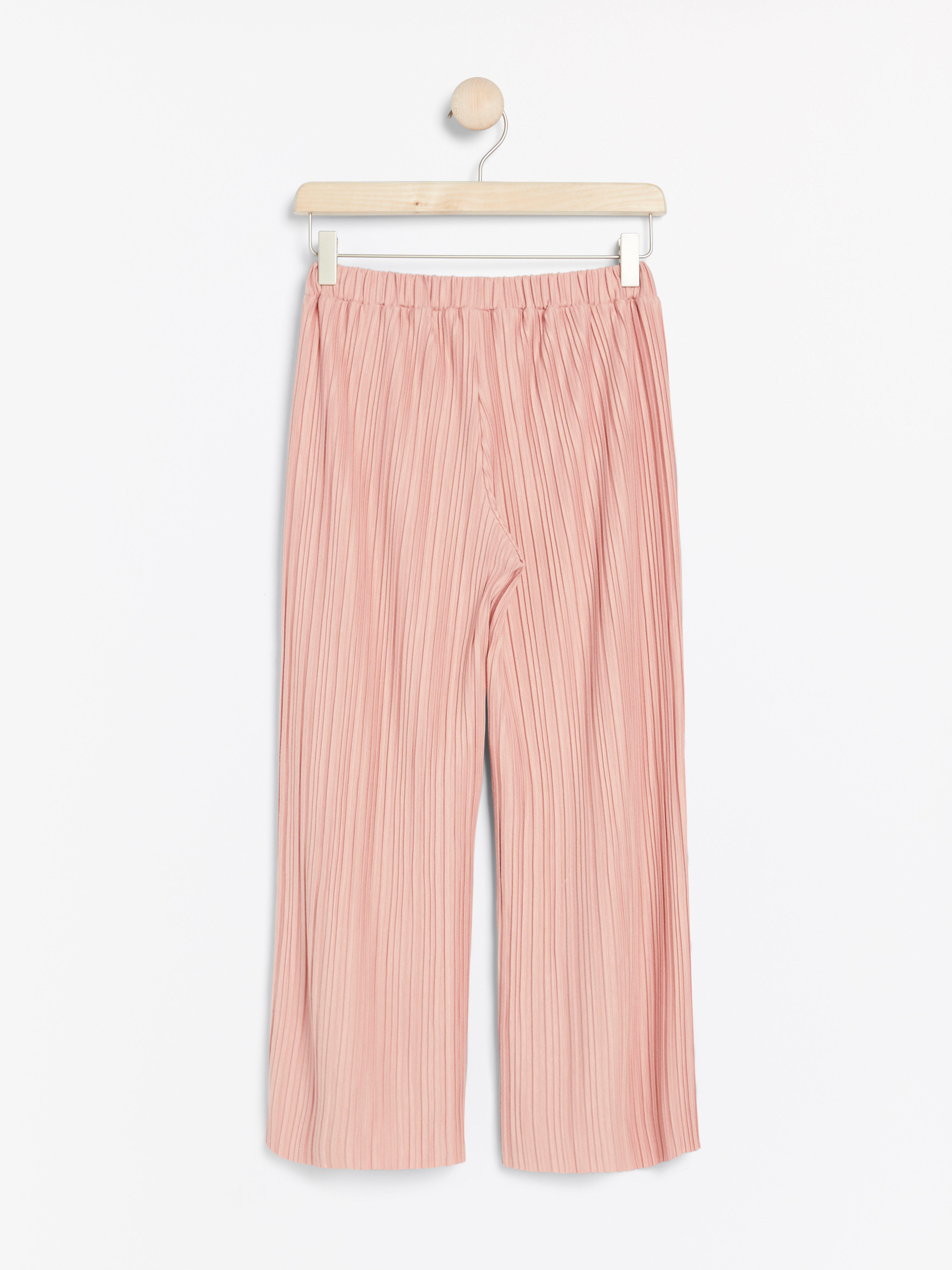 coral cropped trousers