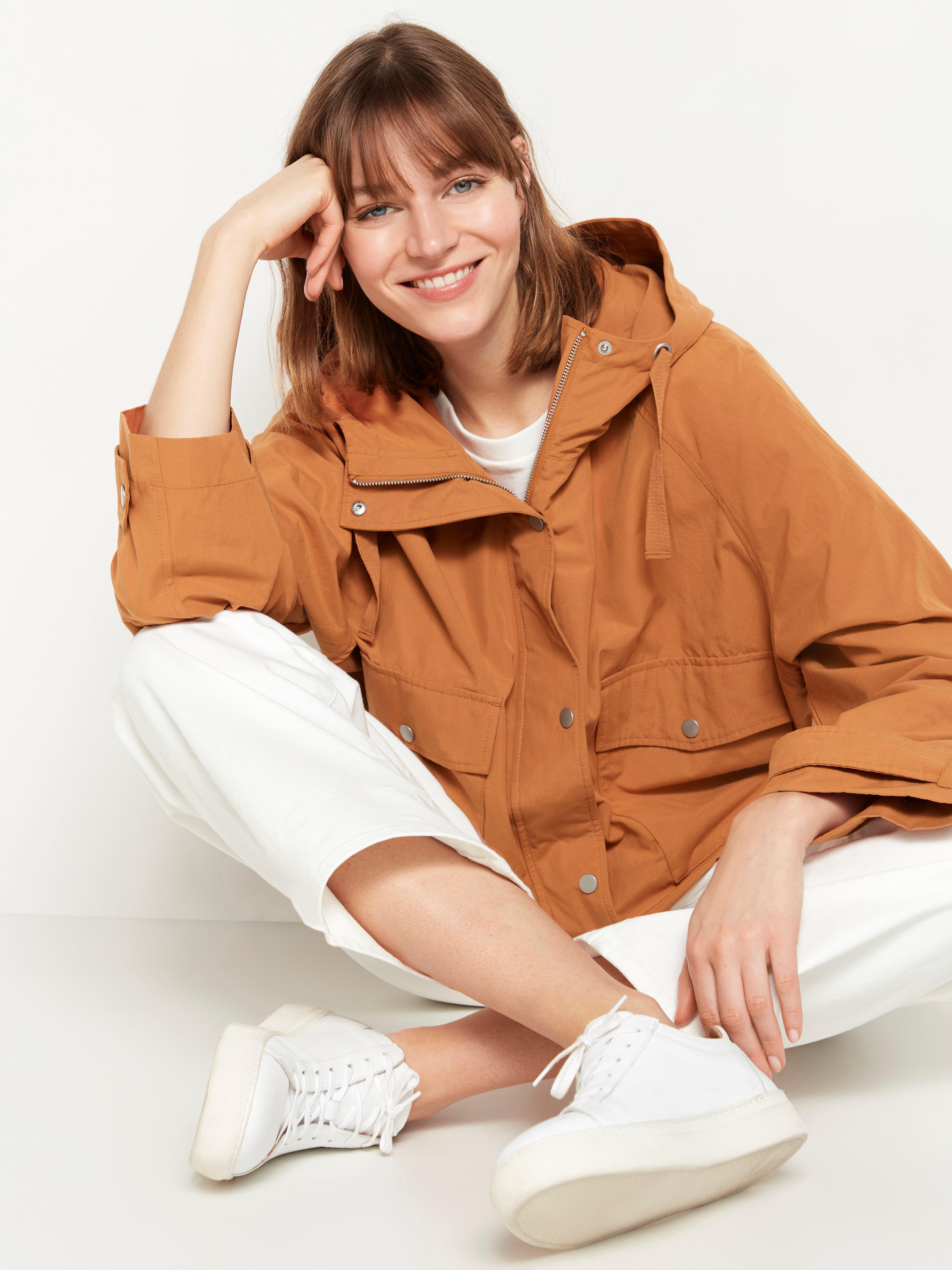 Kort parkas med huva