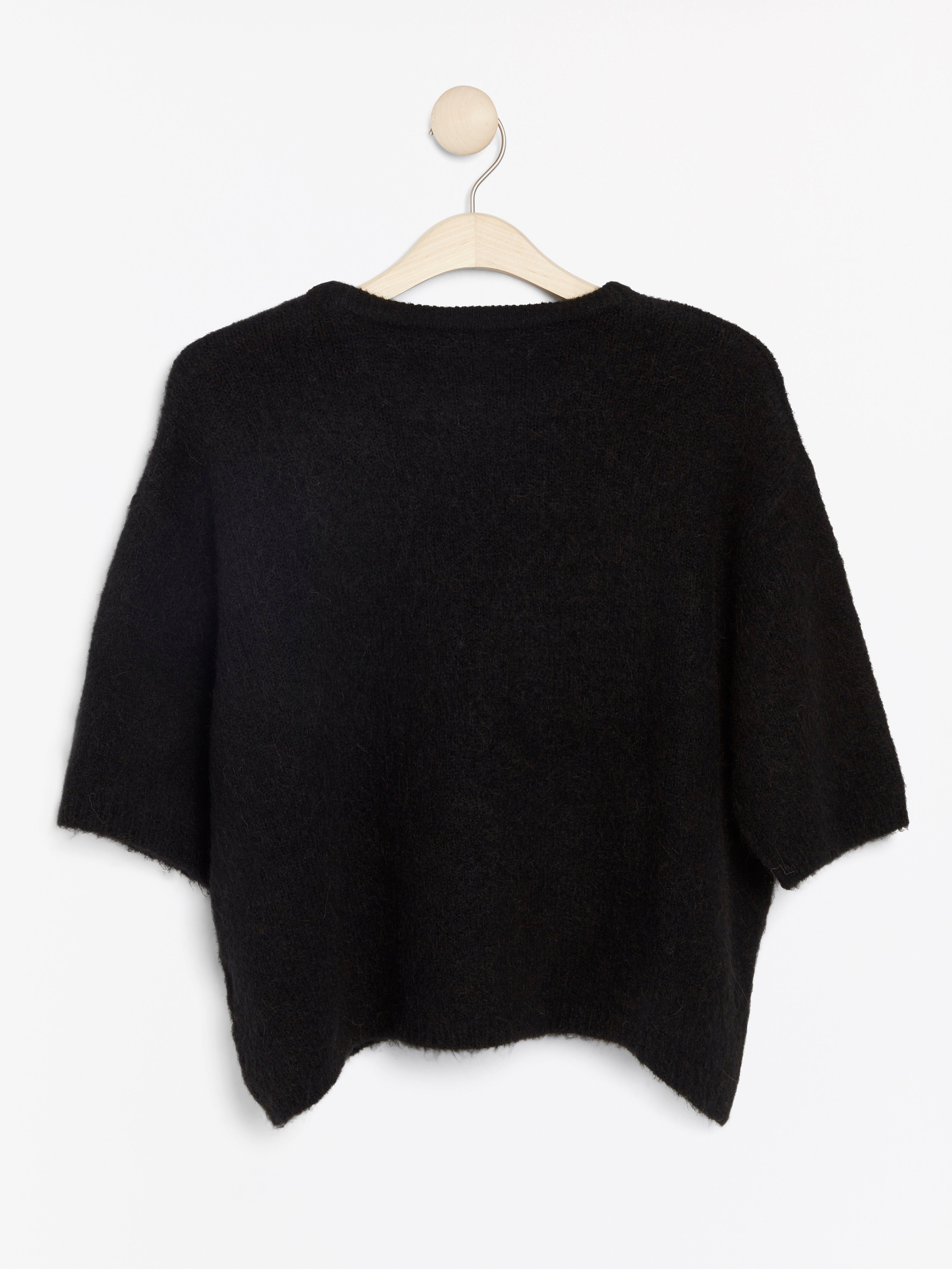 Short sleeve black knitted jumper 