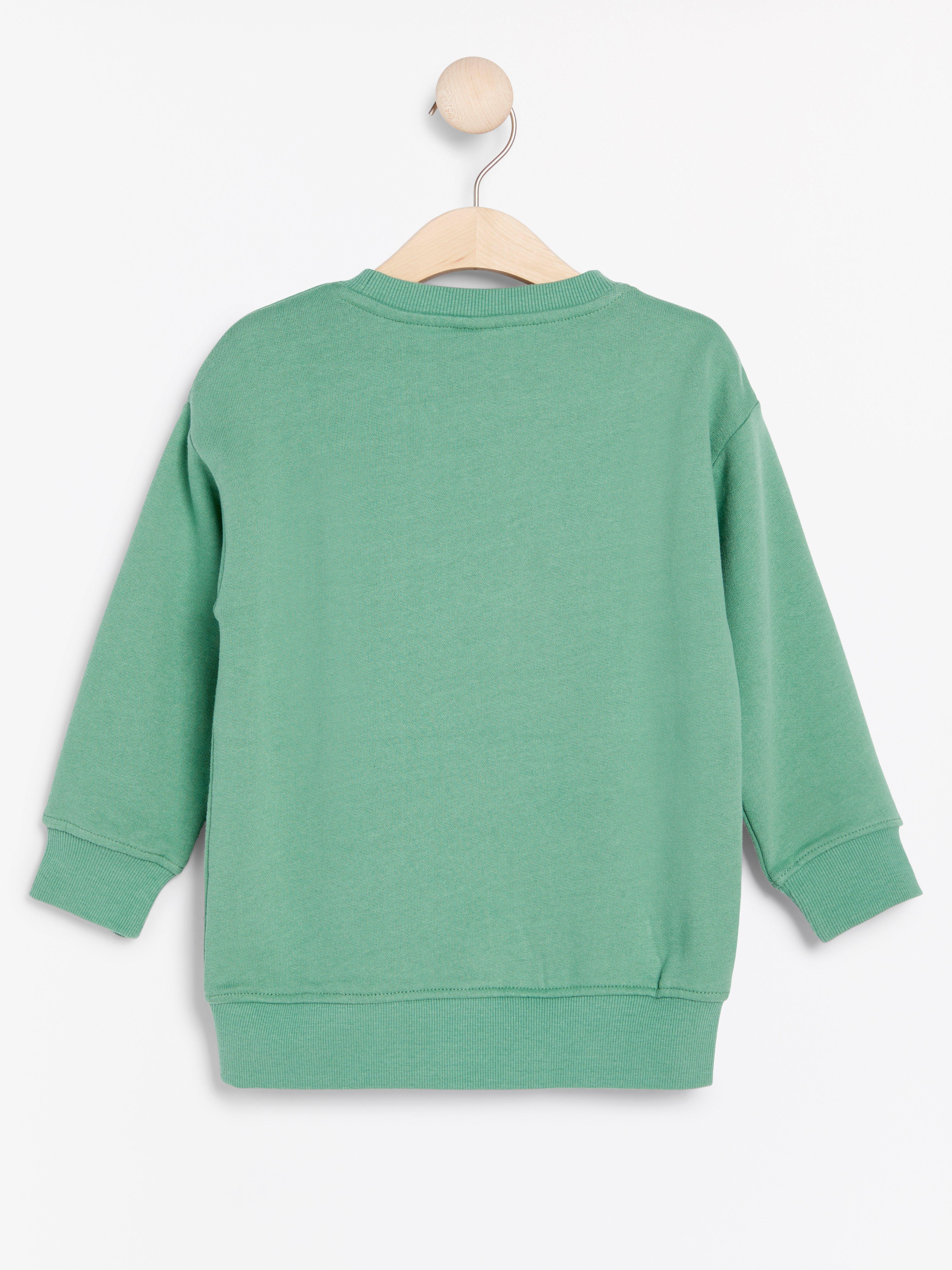 oversized green sweatshirt