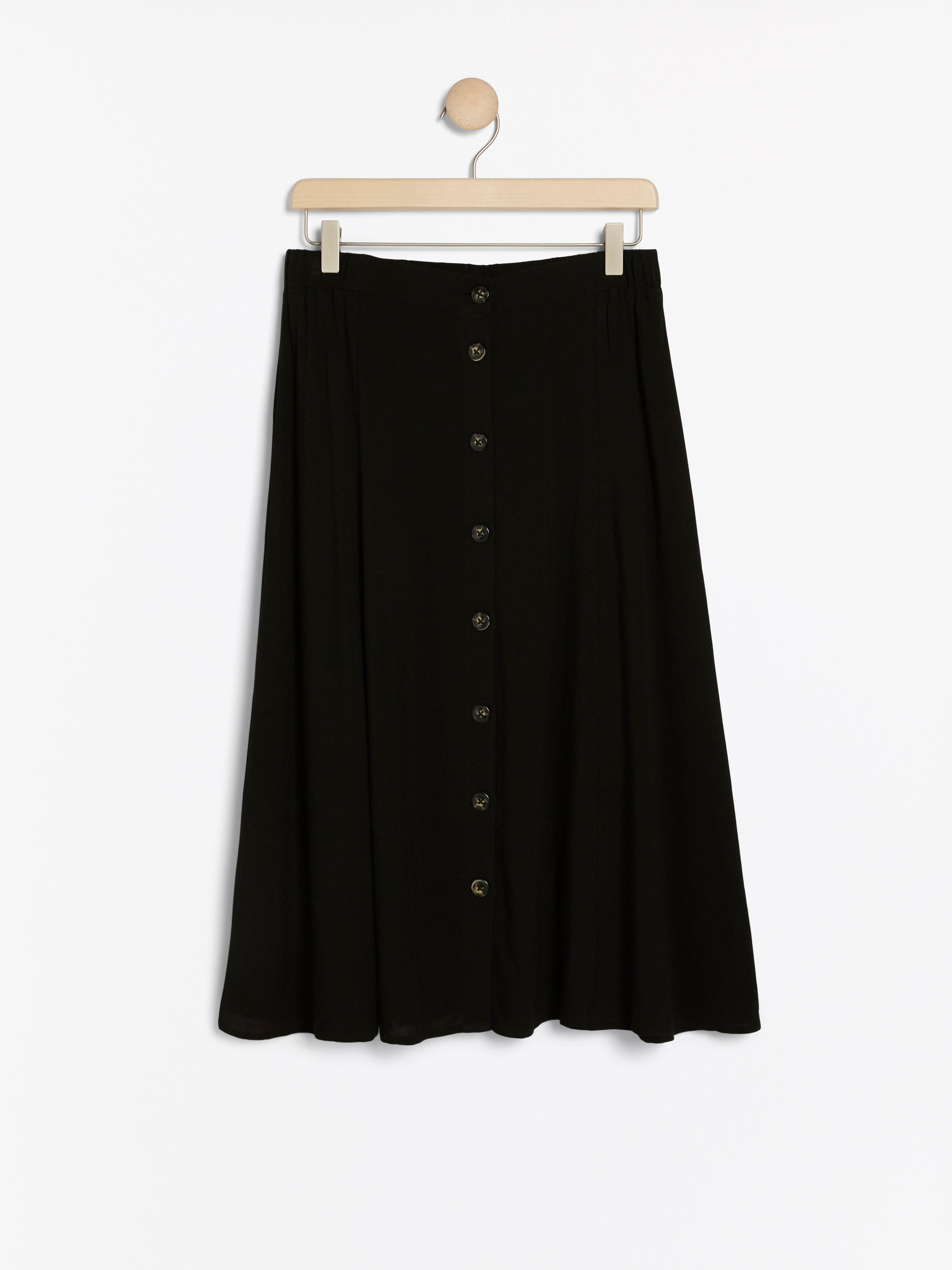 button front midi skirt outfit