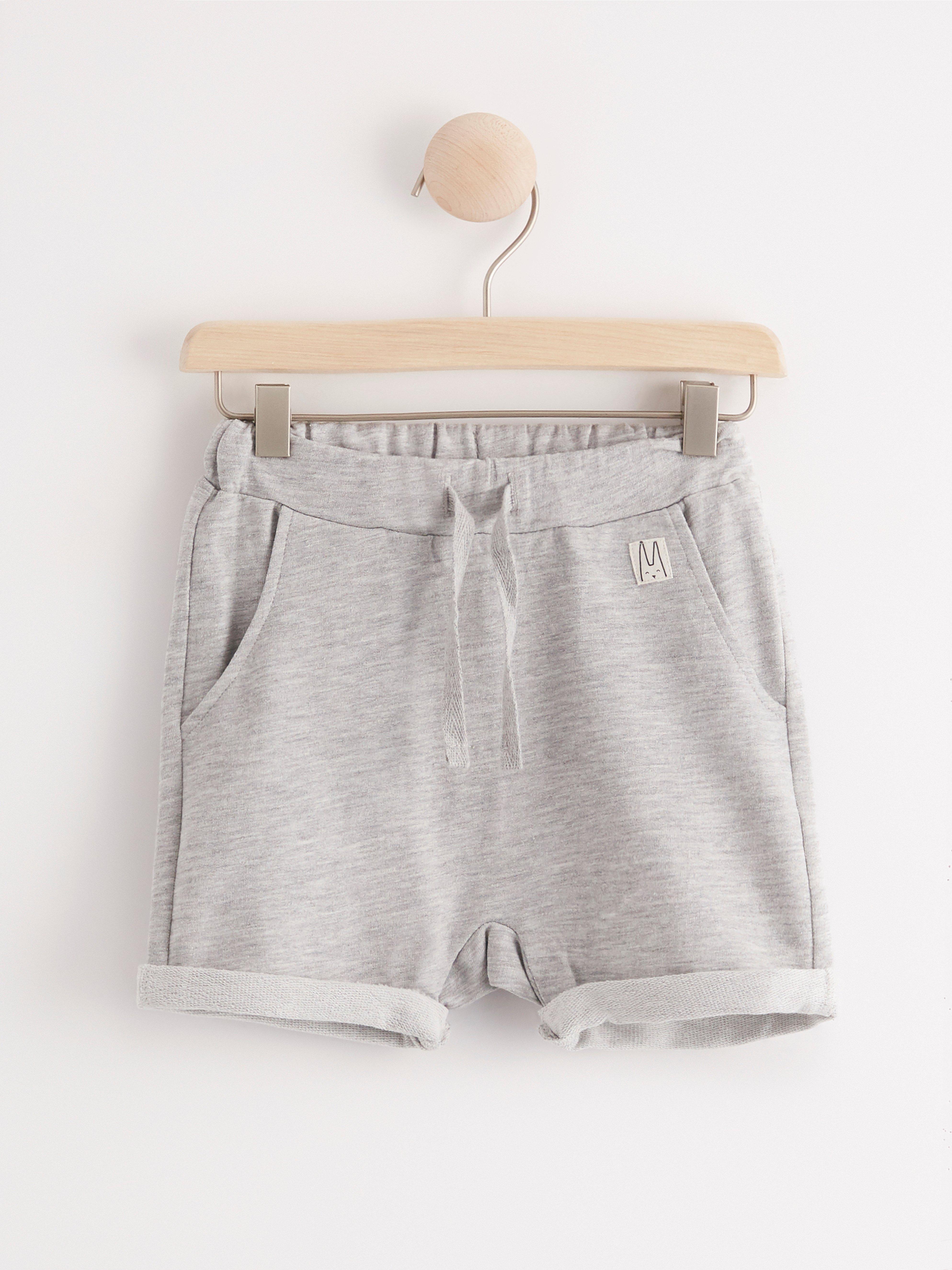 grey sweatshirt shorts