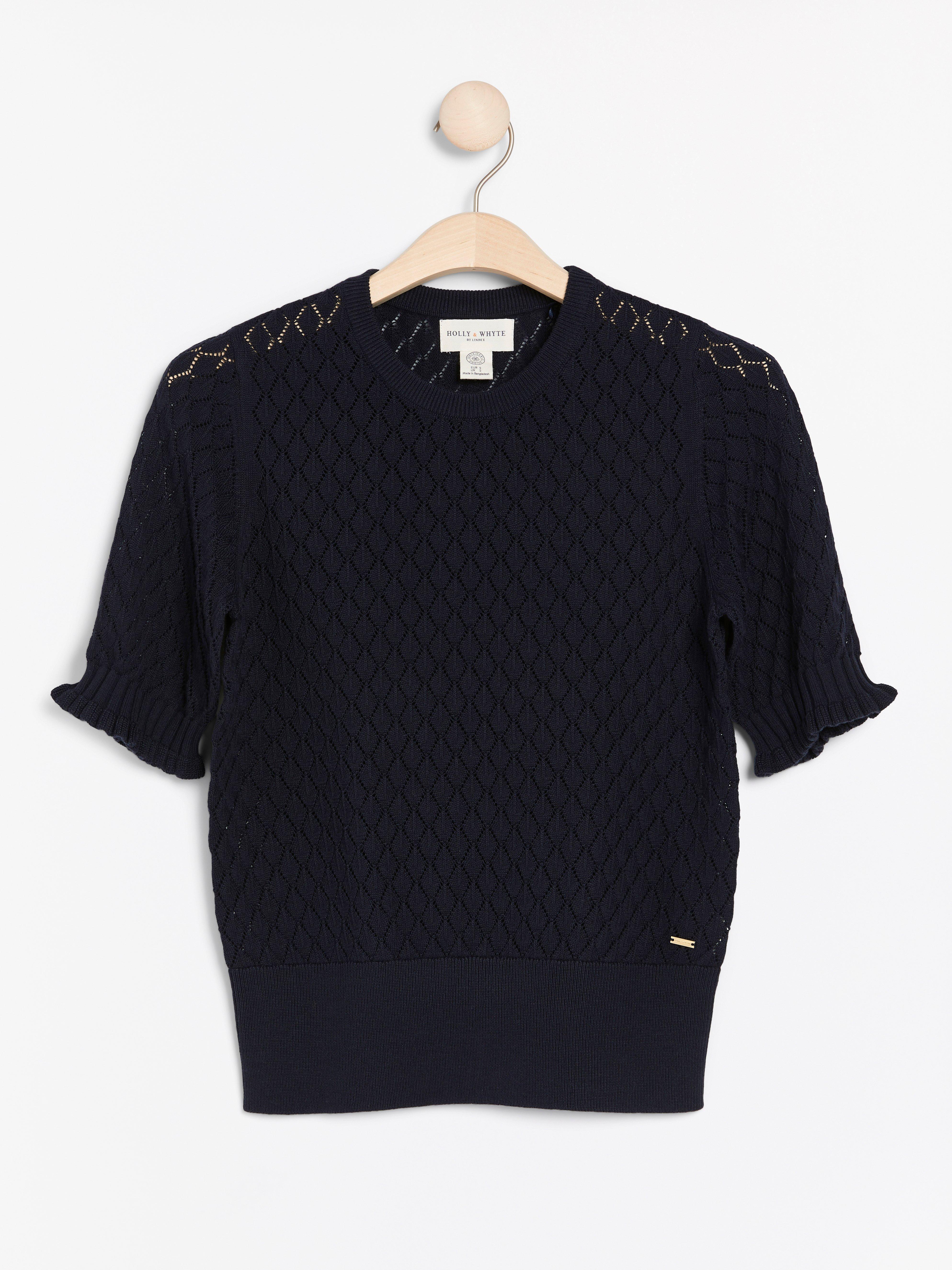 short knitted jumper
