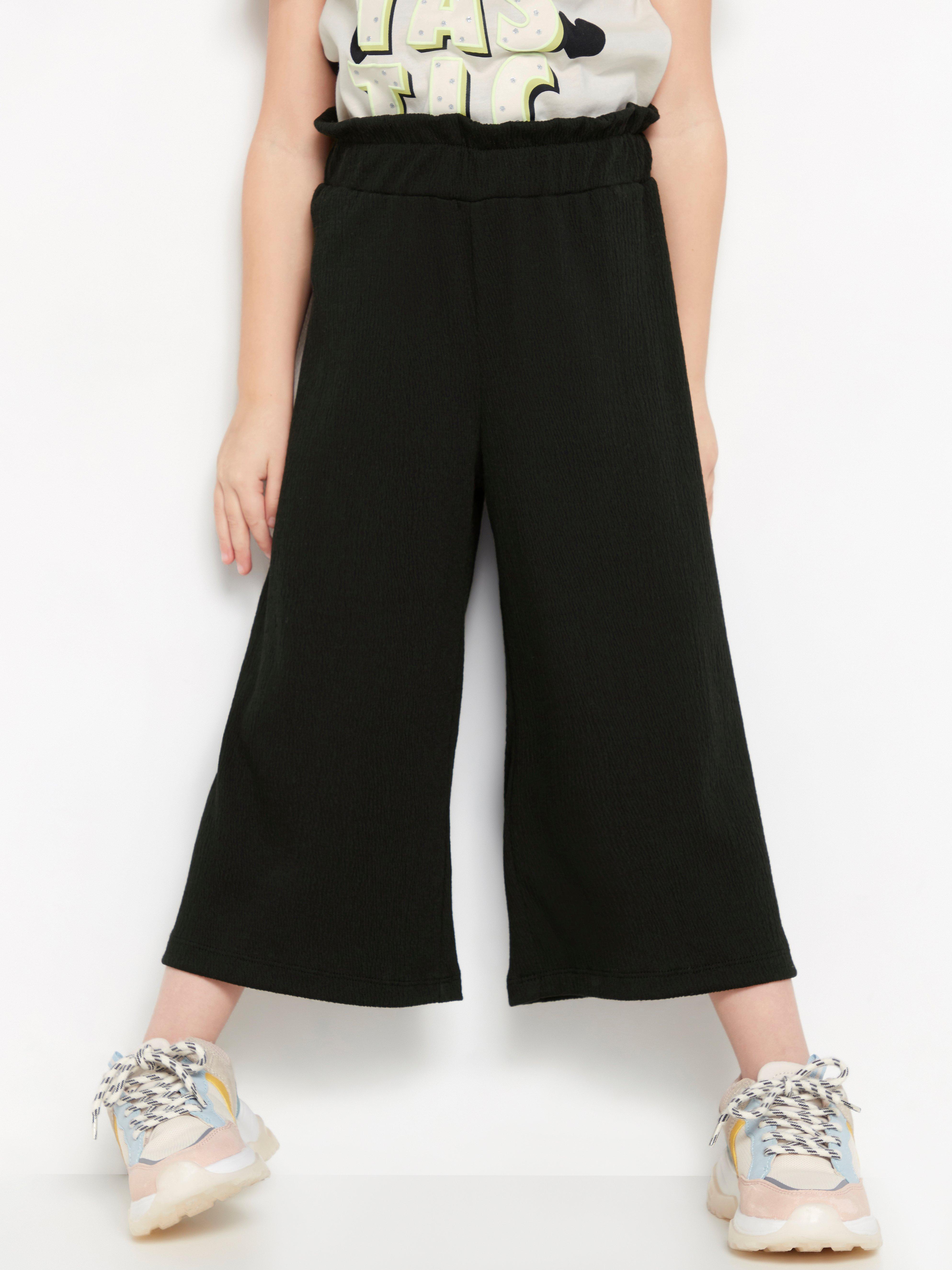 black cut off trousers