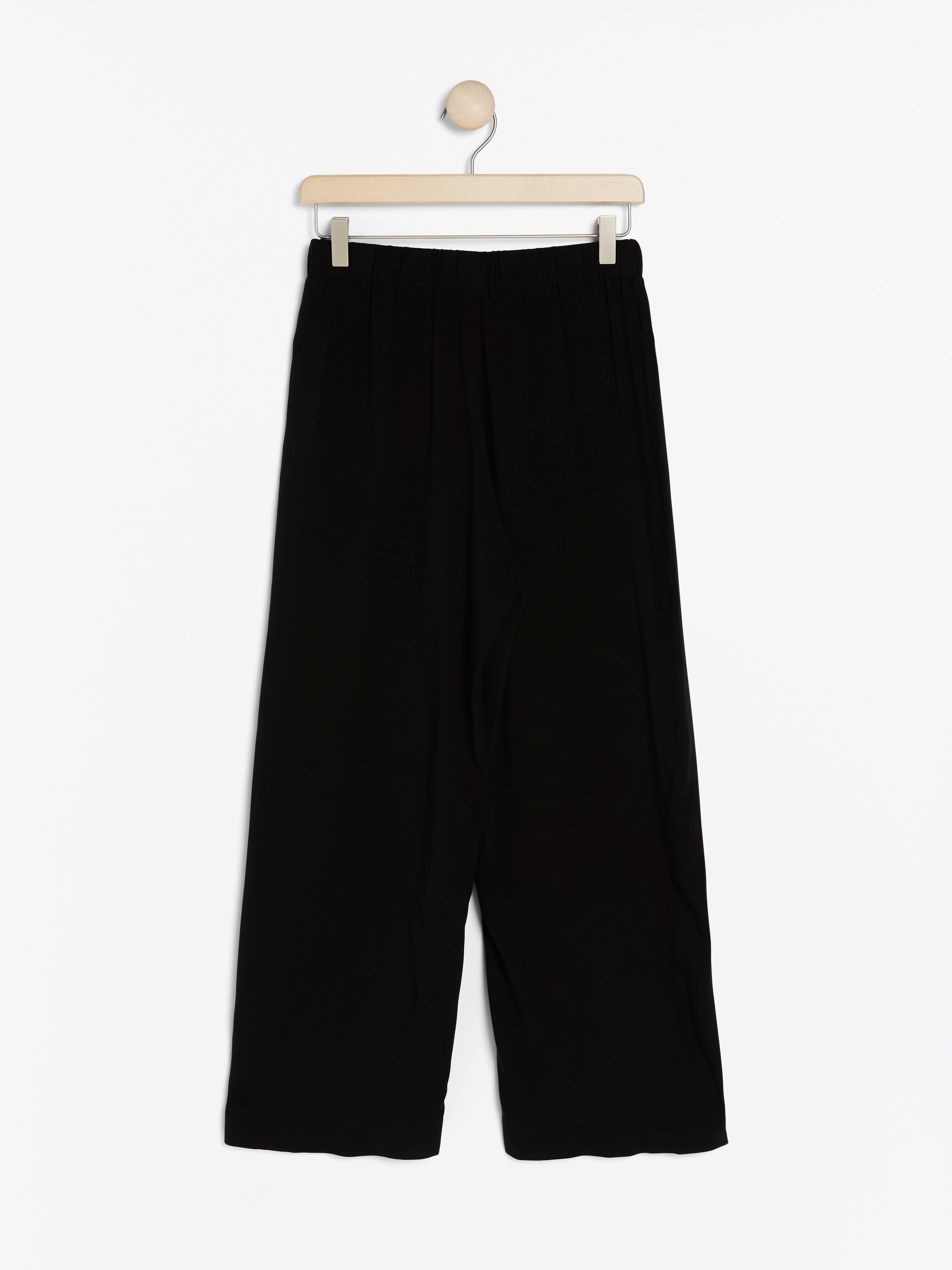 black and white cropped trousers