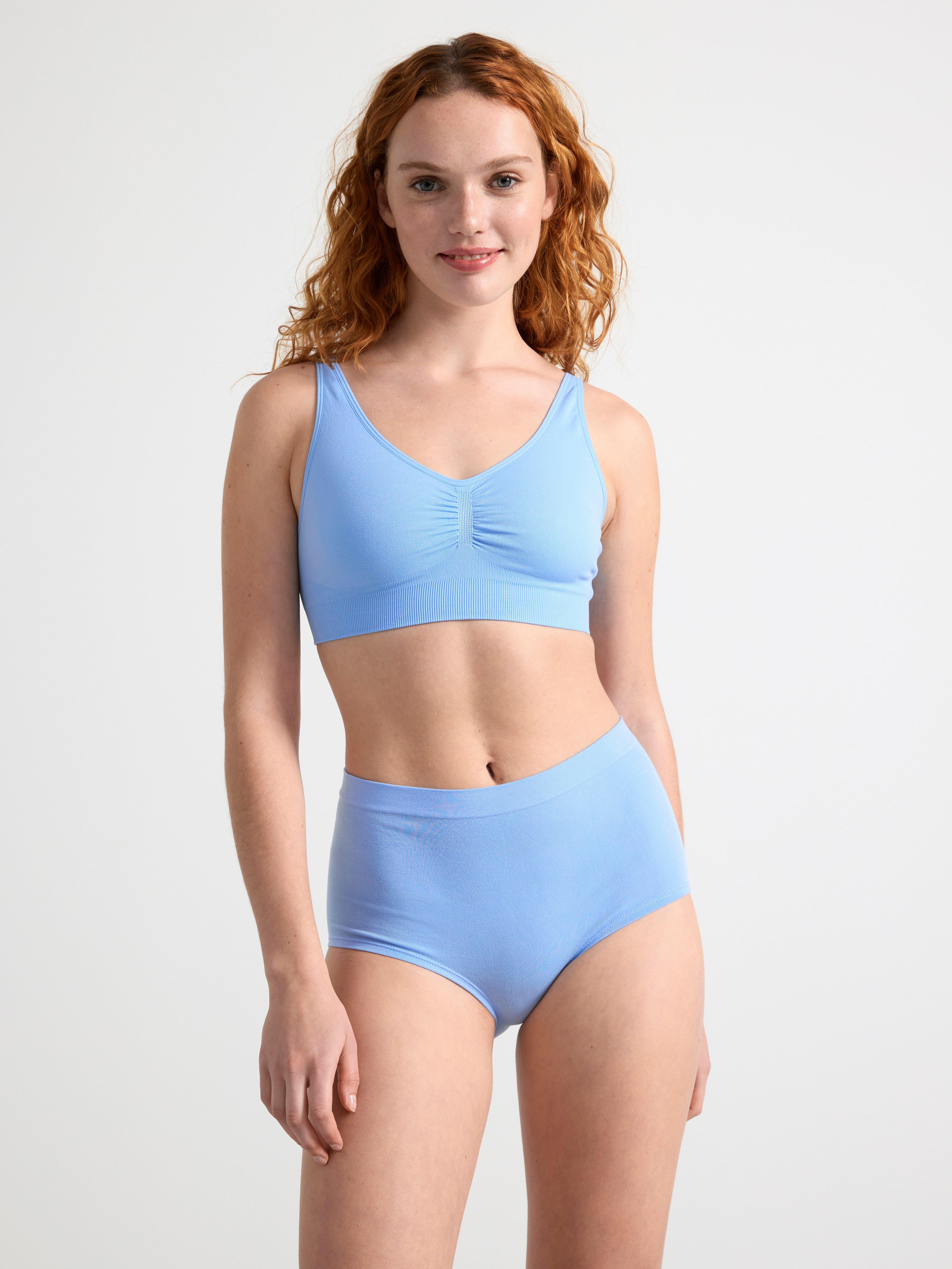 https://i8.amplience.net/i/Lindex/7984062_7483_PS_MF/blue-soft-seamless-bra?fmt=auto&$qltDefault$&$cache$&$crop$&$scaleFit$&$productDetailSwiperV2$&vw=600&$crop2x$&$fmtQlt2x$