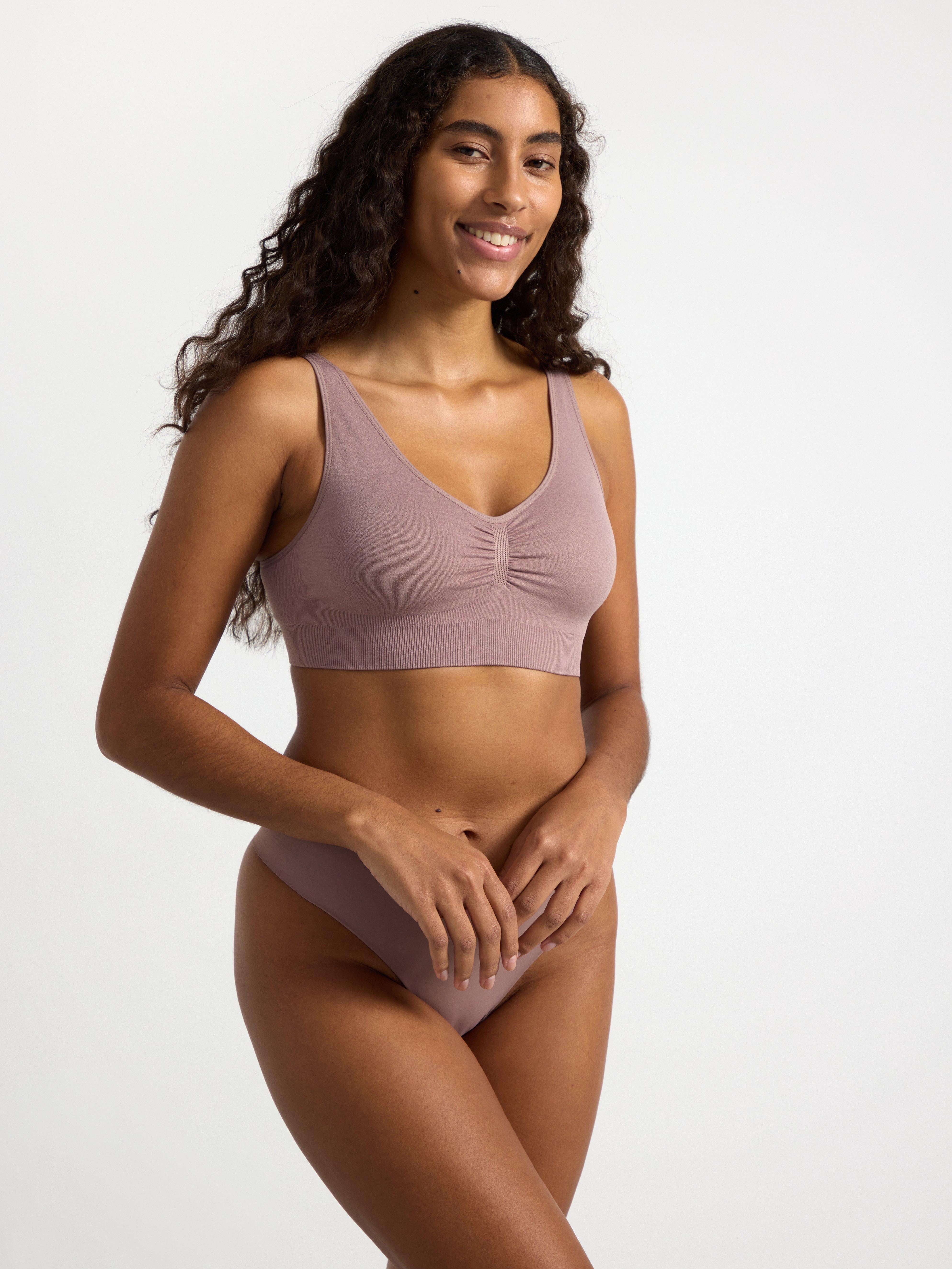 Soft seamless bra