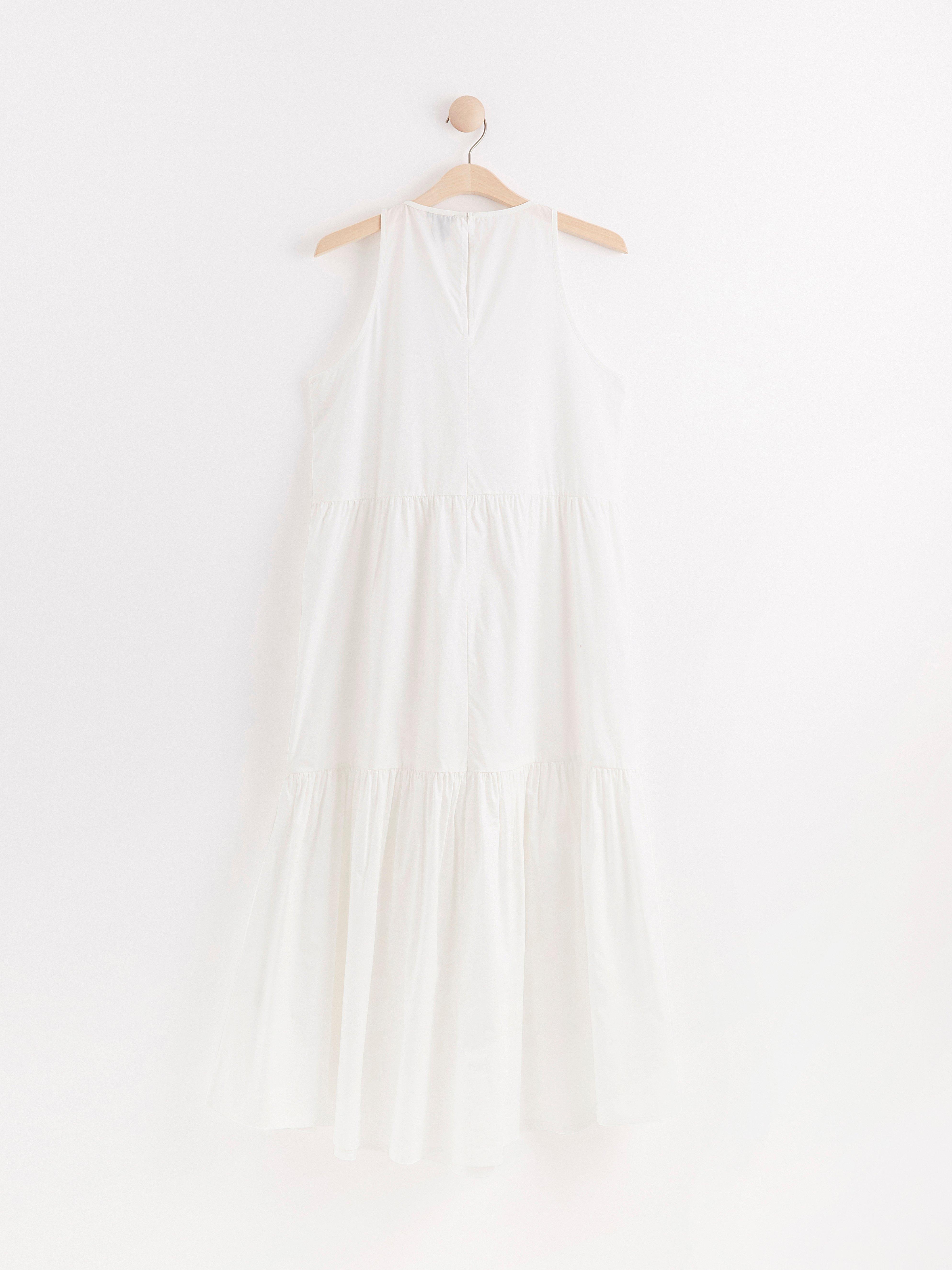 white sleeveless gown