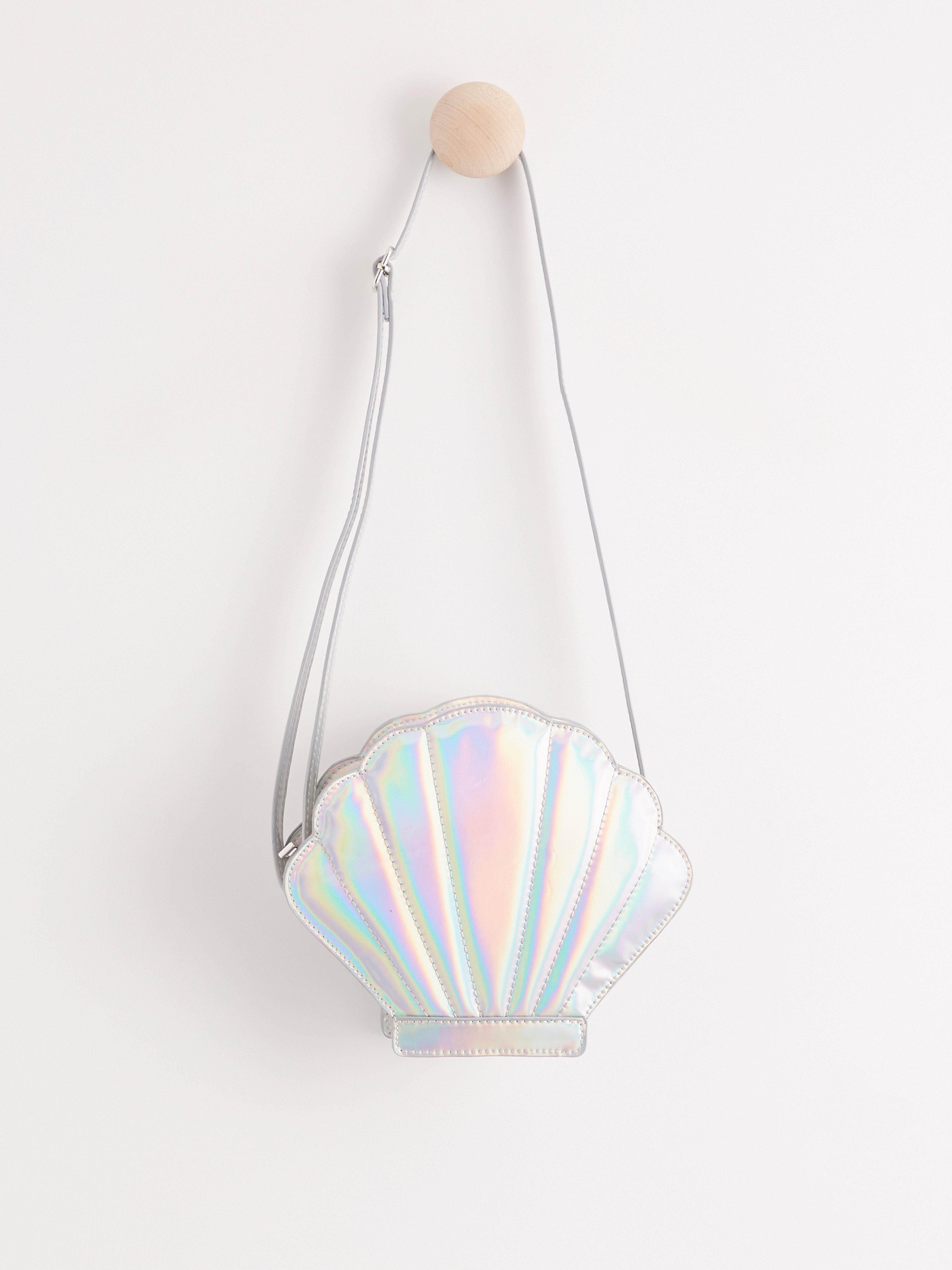 Sea shell shaped shoulder bag