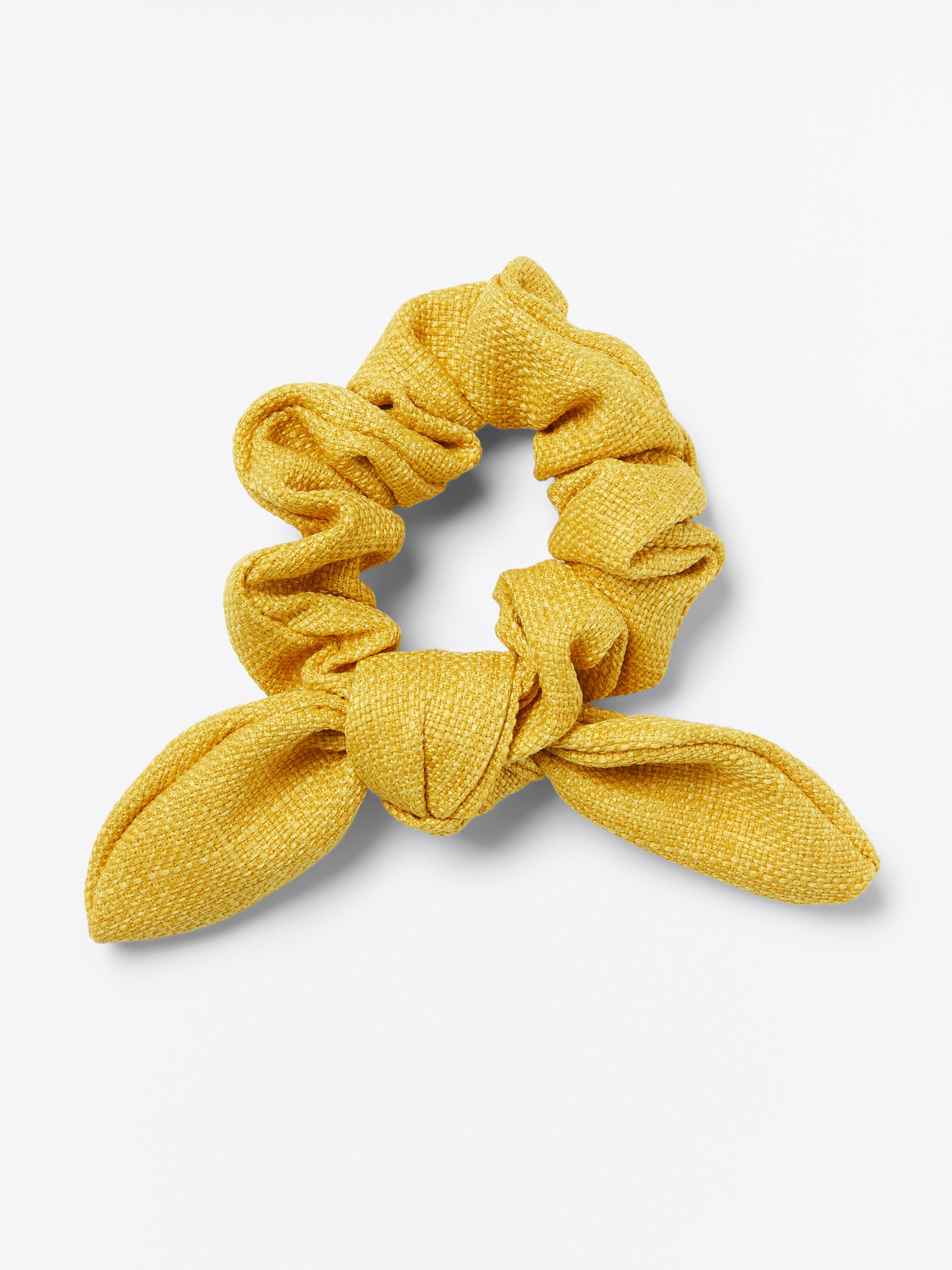 Yellow with bow | Estonia