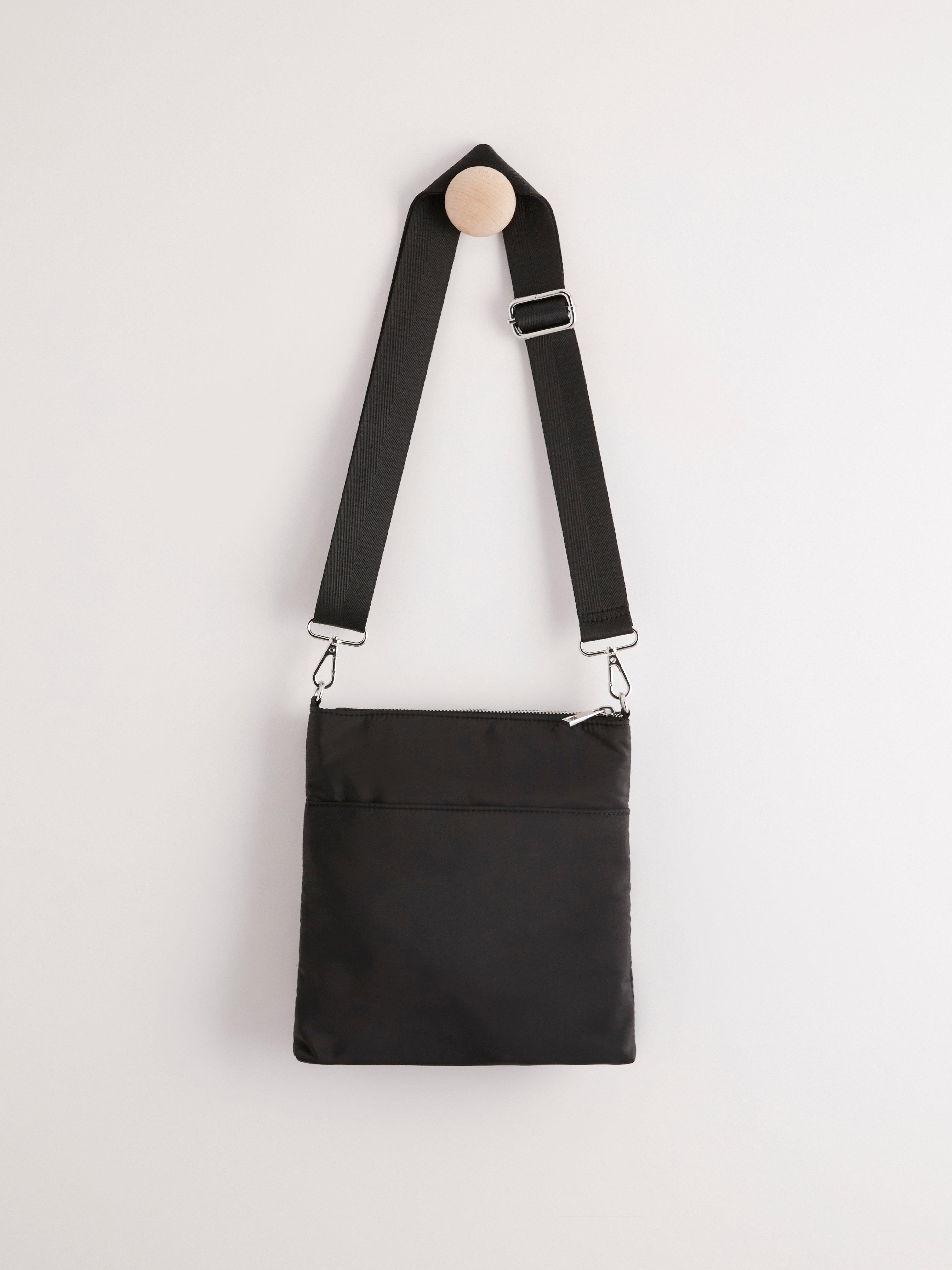 zip shoulder bag