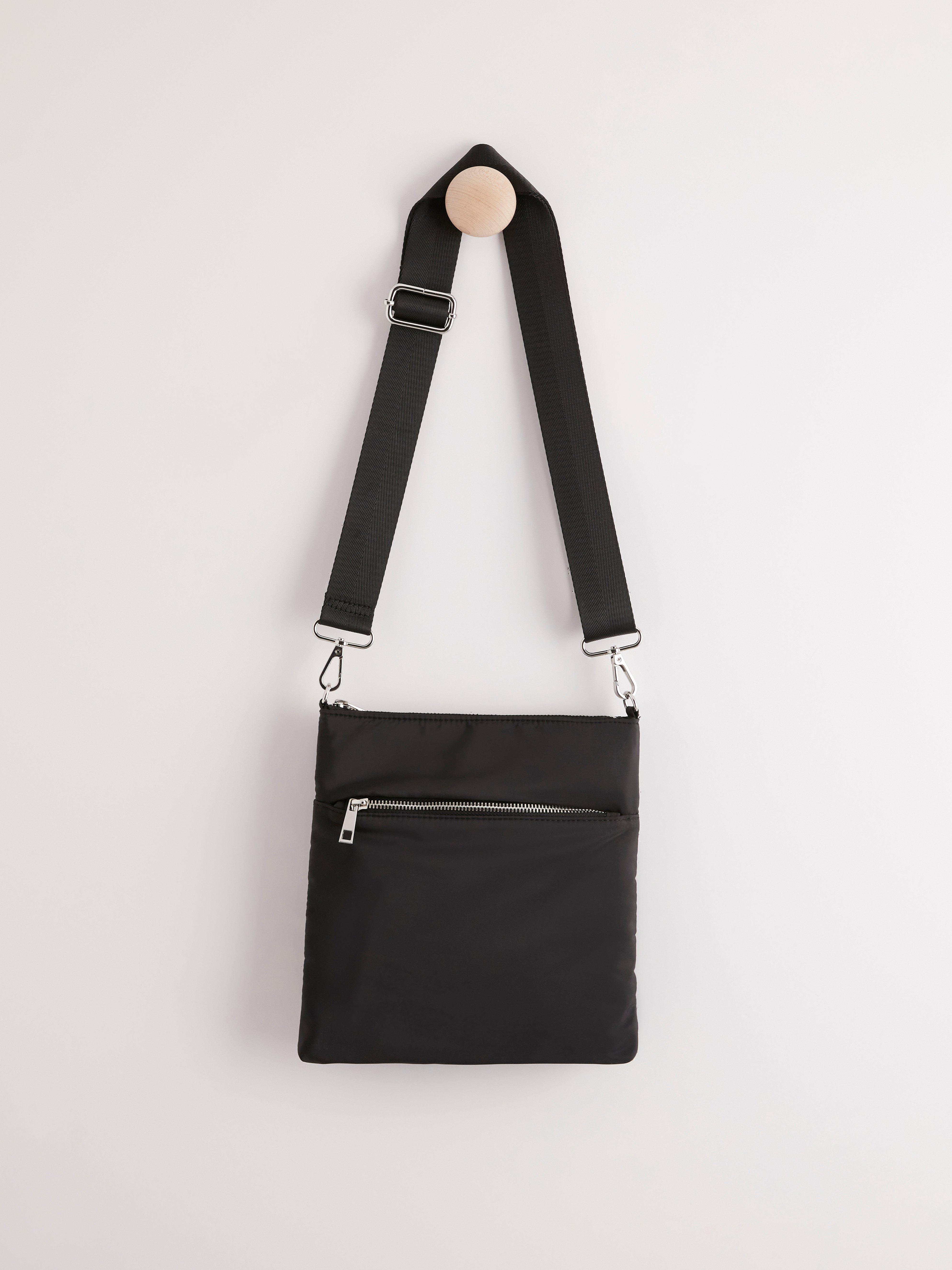 messenger bag with zipper closure