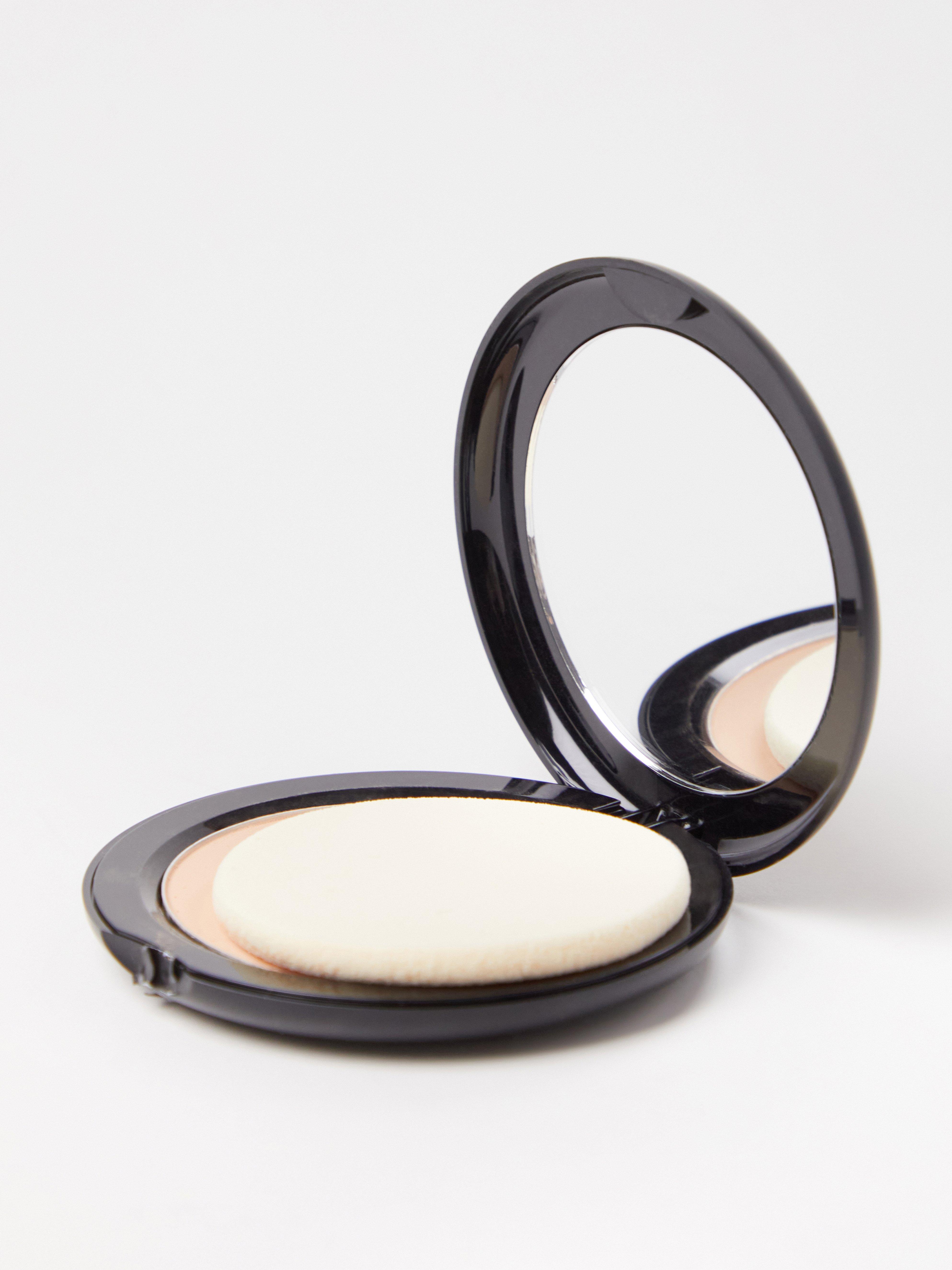 Kompakt pudder - Kosmetikk - Beige, Khaki