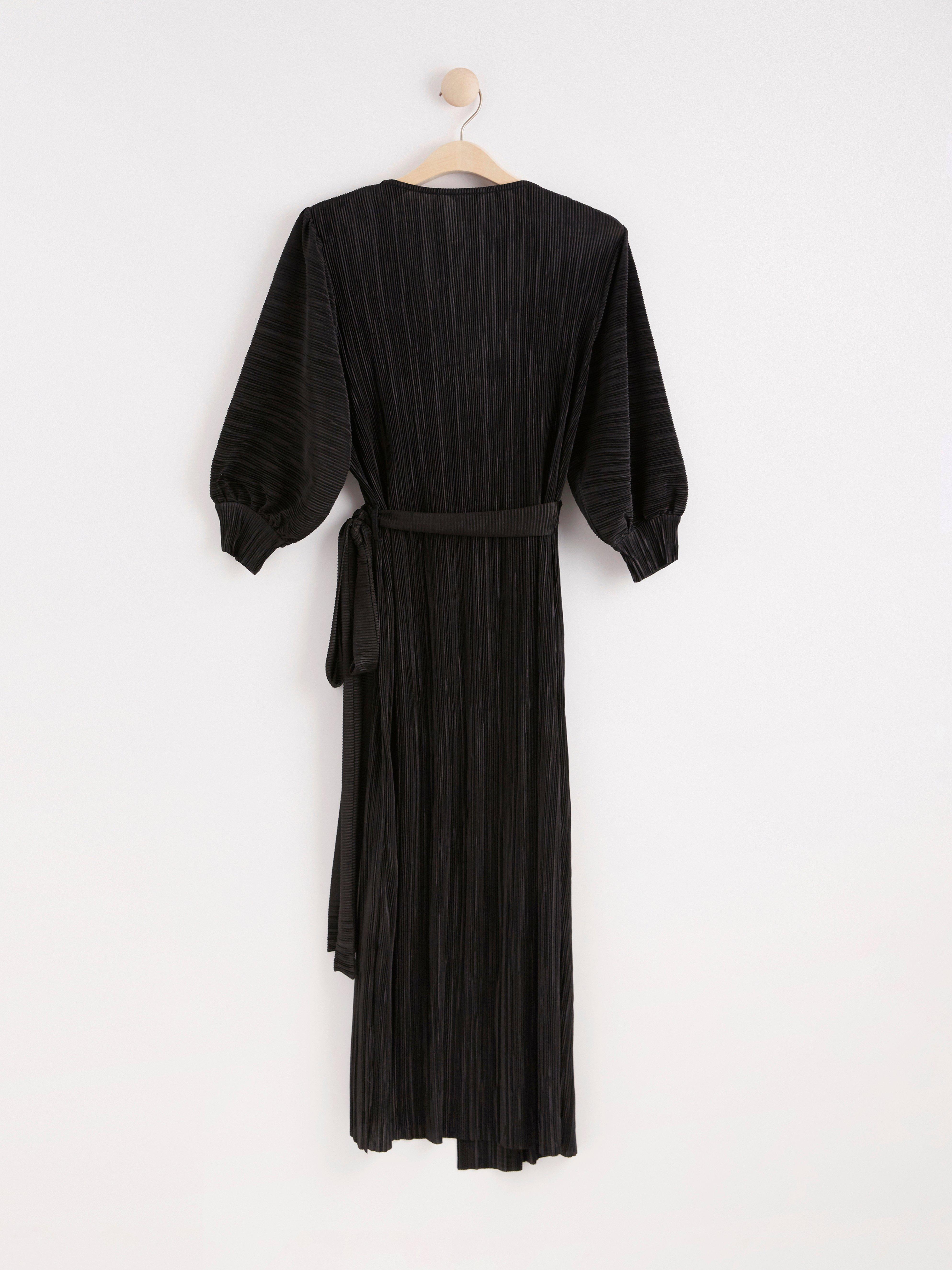 Plissé pleated outlet wrap dress